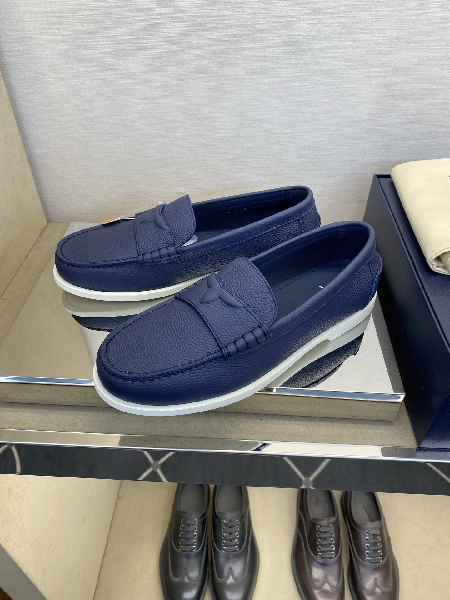 ⚠️LO  *V⚠️高品质，顶尖工艺品⚠️男士乐福鞋⚠️正码：39－44(5 －10)⚠️经典简约乐福鞋