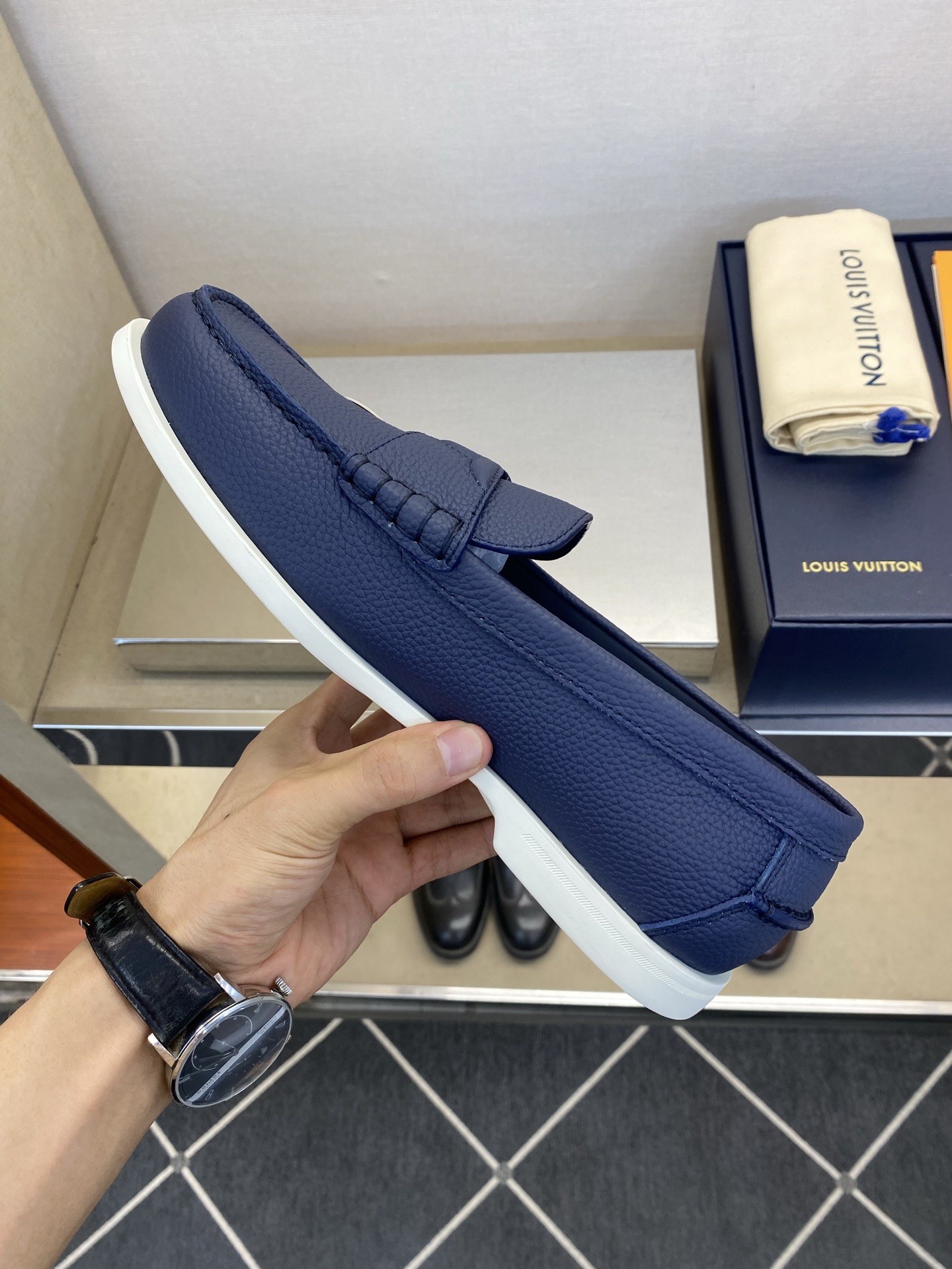⚠️LO  *V⚠️高品质，顶尖工艺品⚠️男士乐福鞋⚠️正码：39－44(5 －10)⚠️经典简约乐福鞋