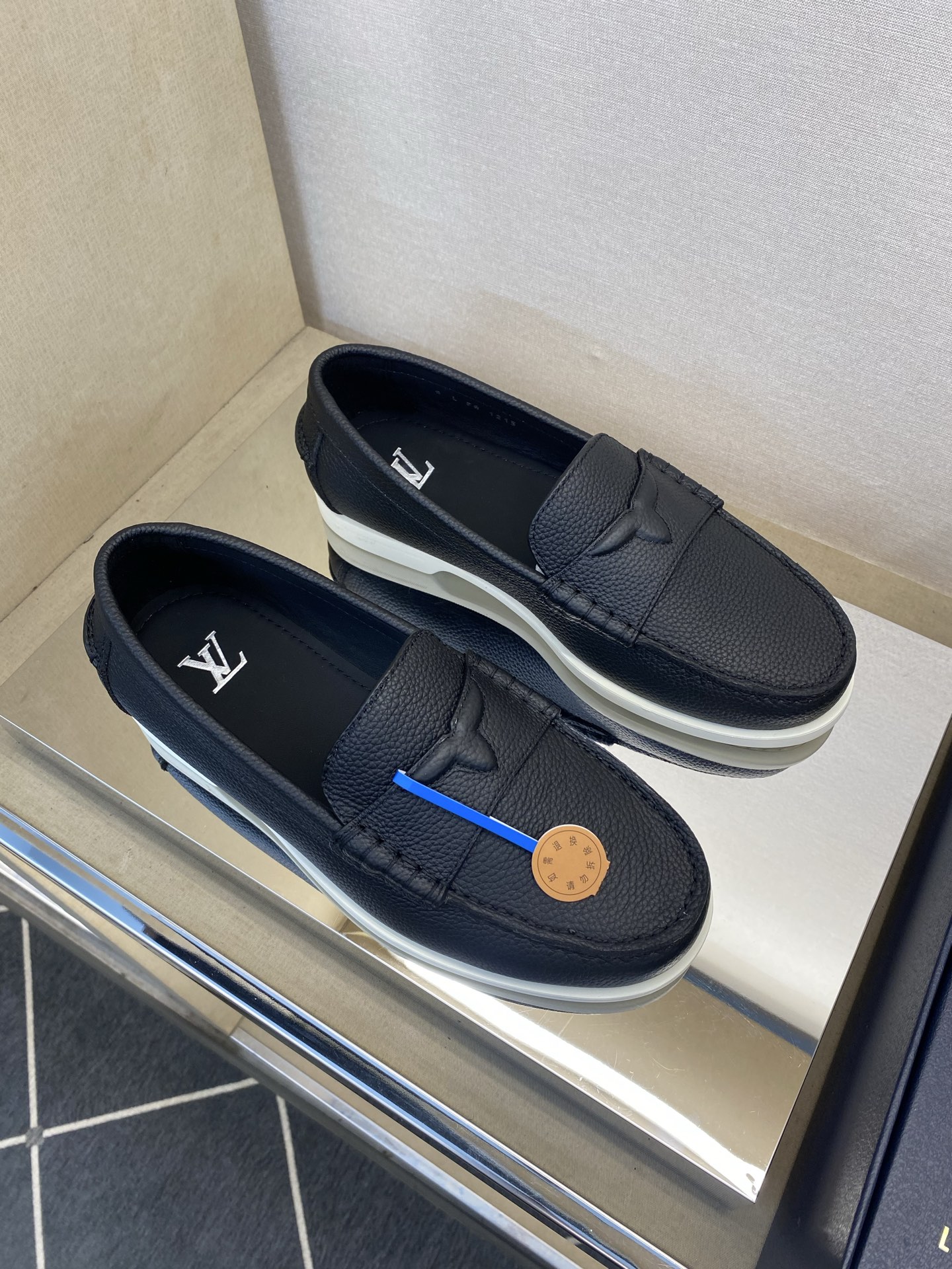 ⚠️LO  *V⚠️高品质，顶尖工艺品⚠️男士乐福鞋⚠️正码：39－44(5 －10)⚠️经典简约乐福鞋