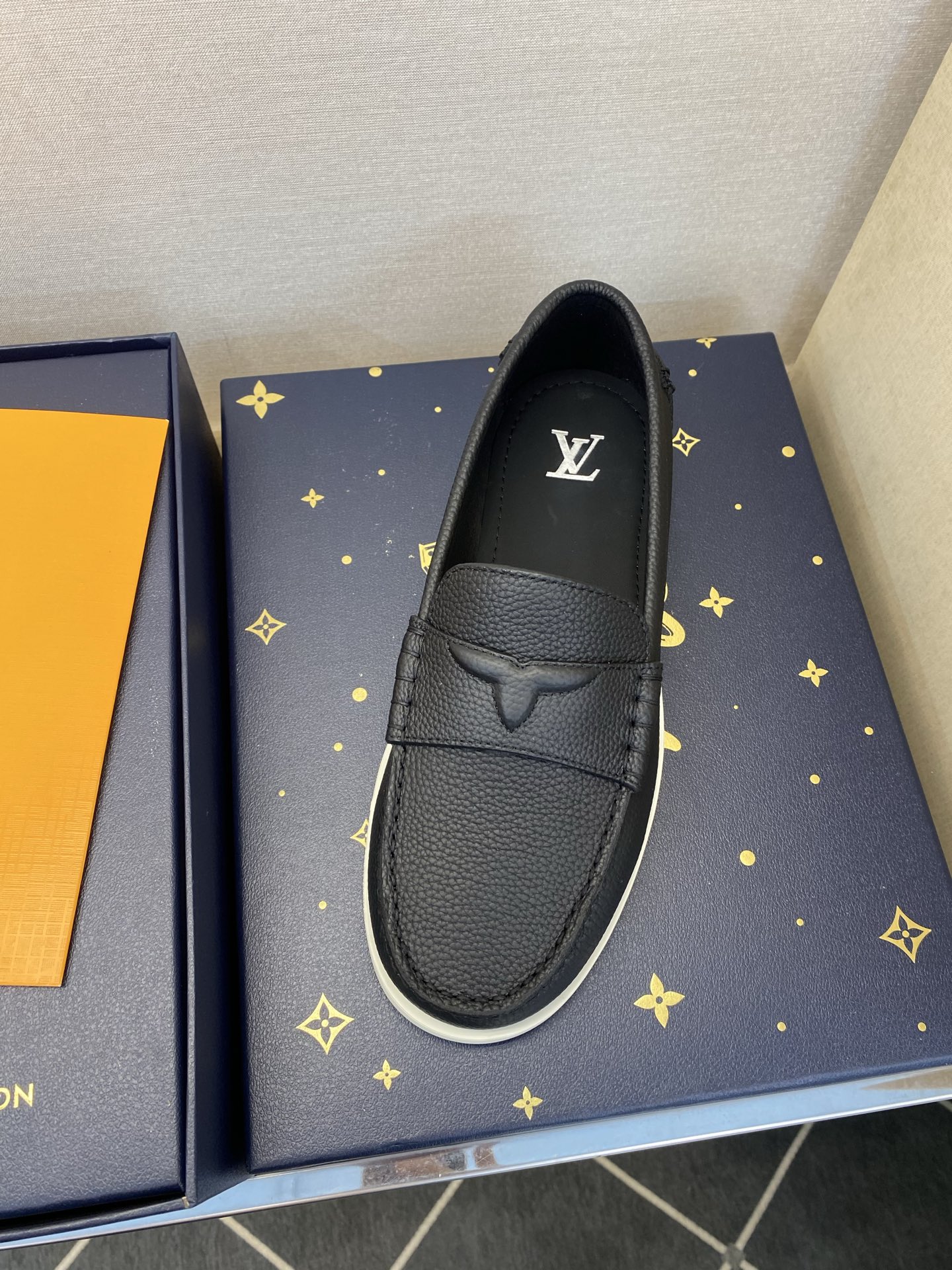⚠️LO  *V⚠️高品质，顶尖工艺品⚠️男士乐福鞋⚠️正码：39－44(5 －10)⚠️经典简约乐福鞋