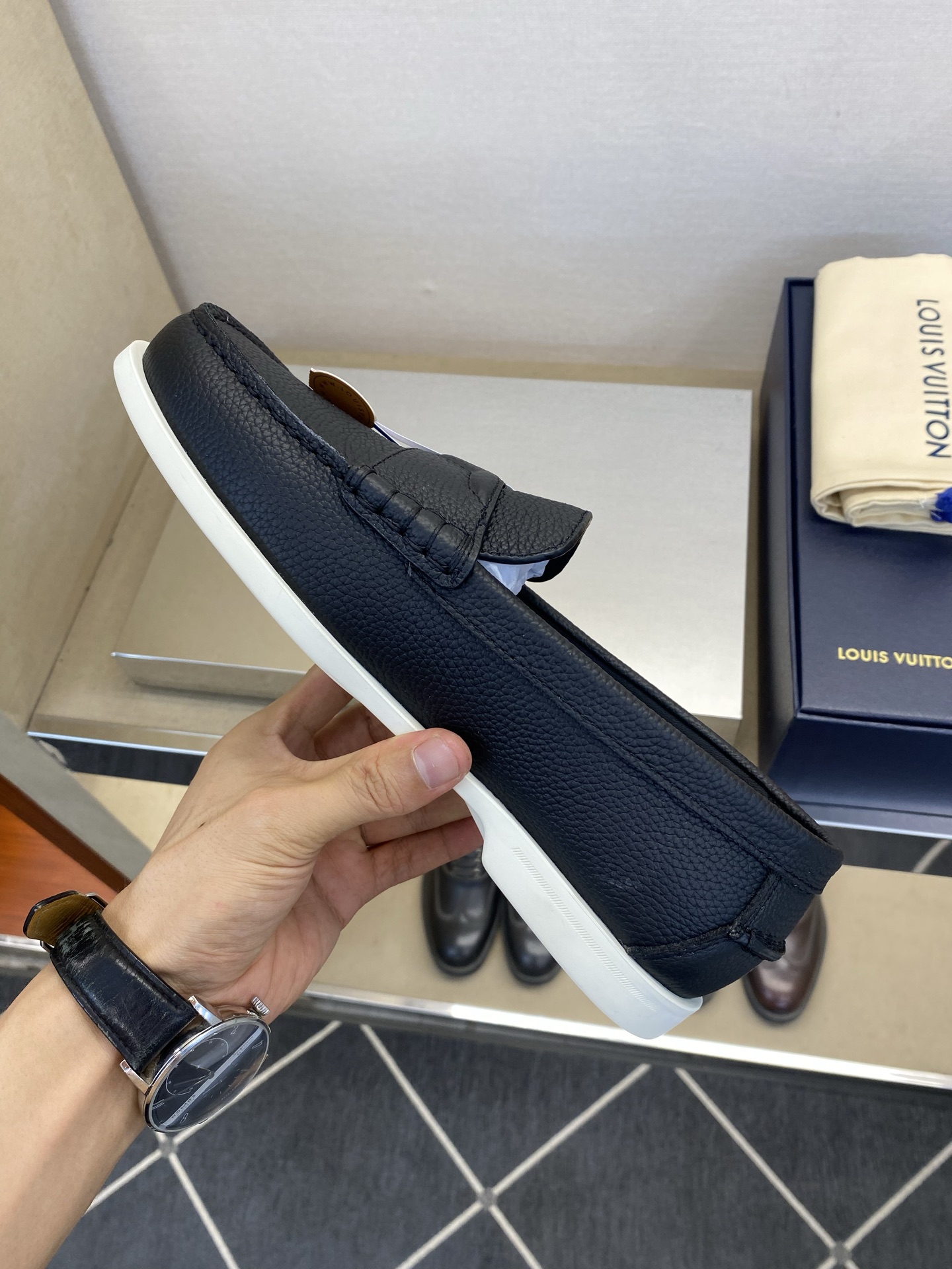 ⚠️LO  *V⚠️高品质，顶尖工艺品⚠️男士乐福鞋⚠️正码：39－44(5 －10)⚠️经典简约乐福鞋