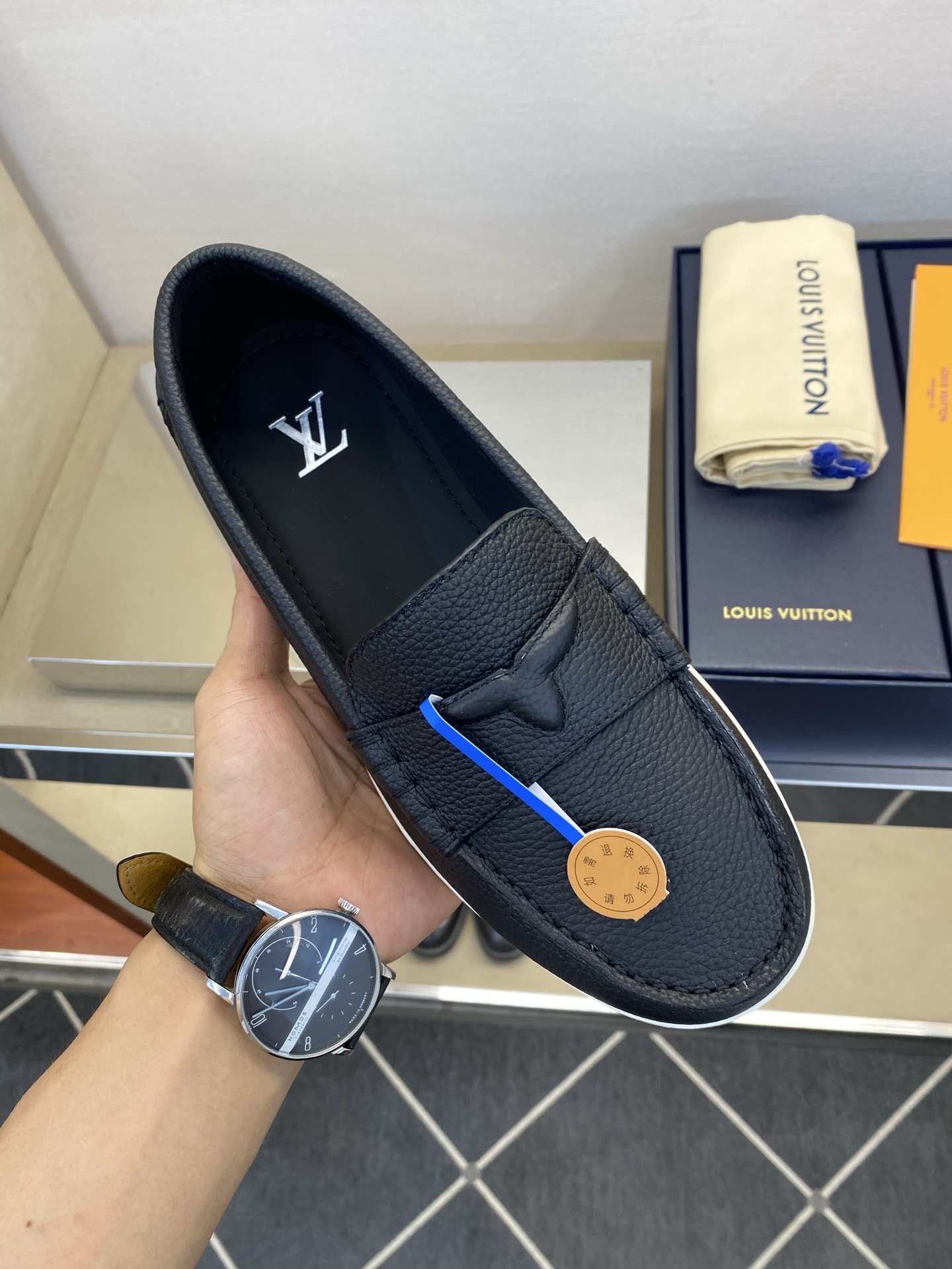 ⚠️LO  *V⚠️高品质，顶尖工艺品⚠️男士乐福鞋⚠️正码：39－44(5 －10)⚠️经典简约乐福鞋