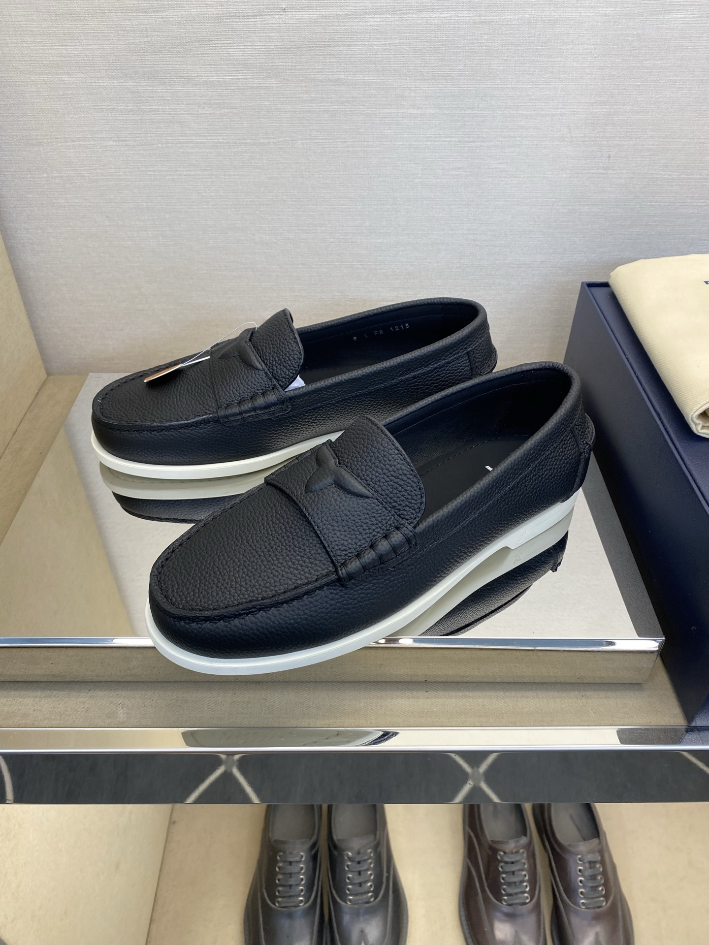 ⚠️LO  *V⚠️高品质，顶尖工艺品⚠️男士乐福鞋⚠️正码：39－44(5 －10)⚠️经典简约乐福鞋