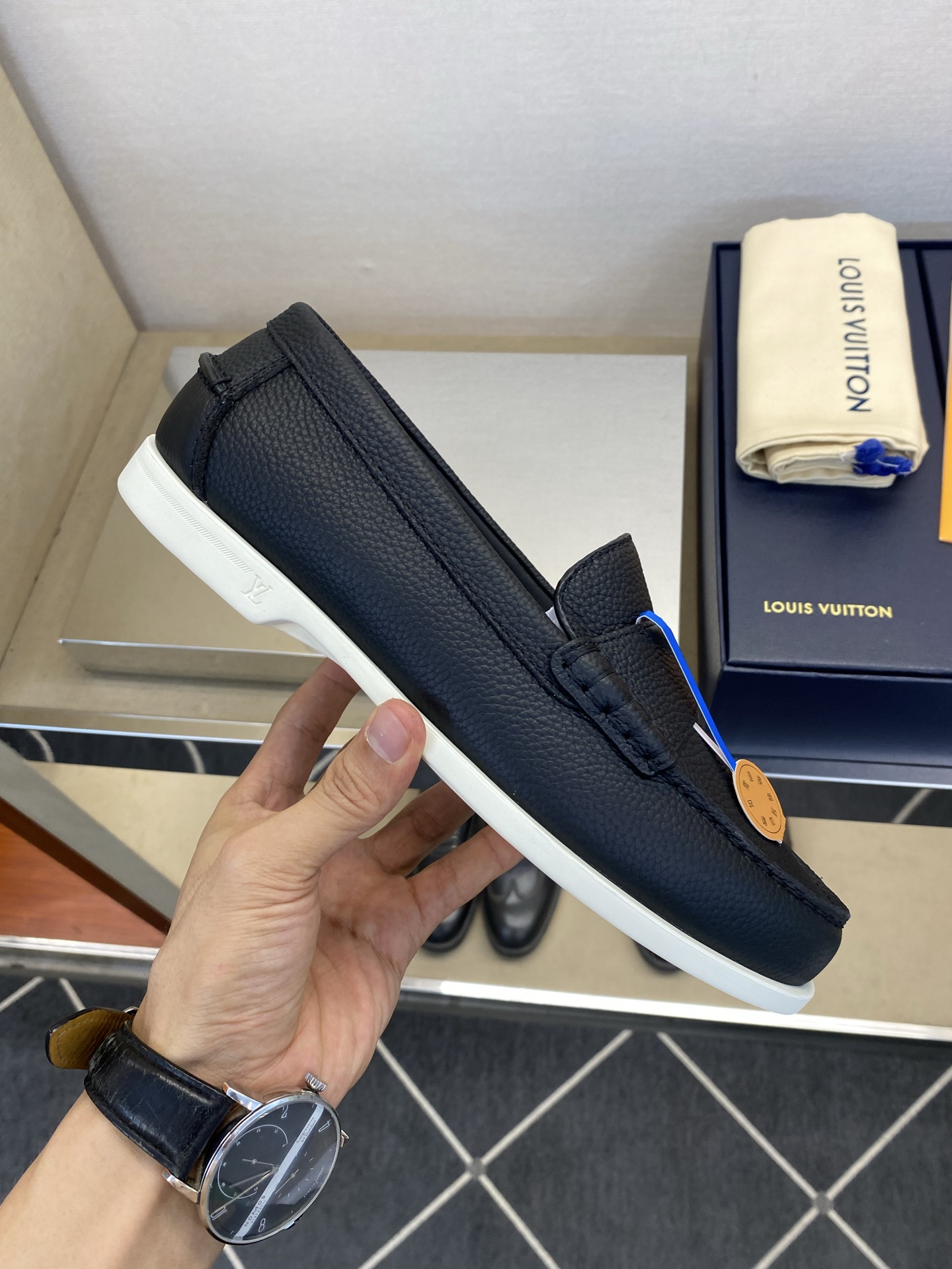 ⚠️LO  *V⚠️高品质，顶尖工艺品⚠️男士乐福鞋⚠️正码：39－44(5 －10)⚠️经典简约乐福鞋