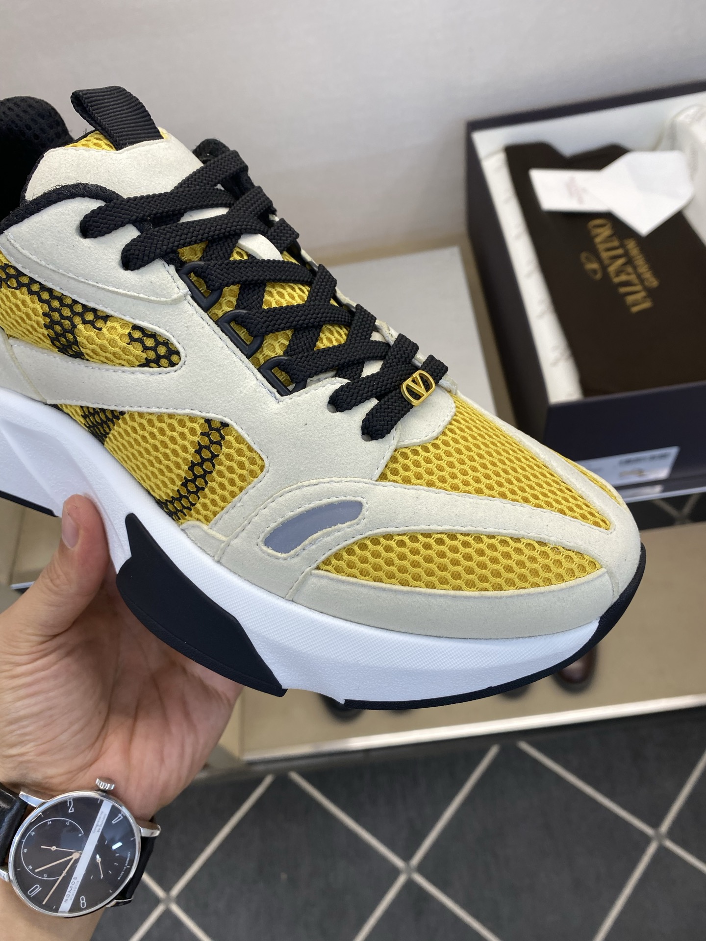⚠️VALENTl️⚠️⚠️华伦天奴运动款⚠️正码：39－44⚠️最新时尚休闲运动款，经典大气设计！华伦