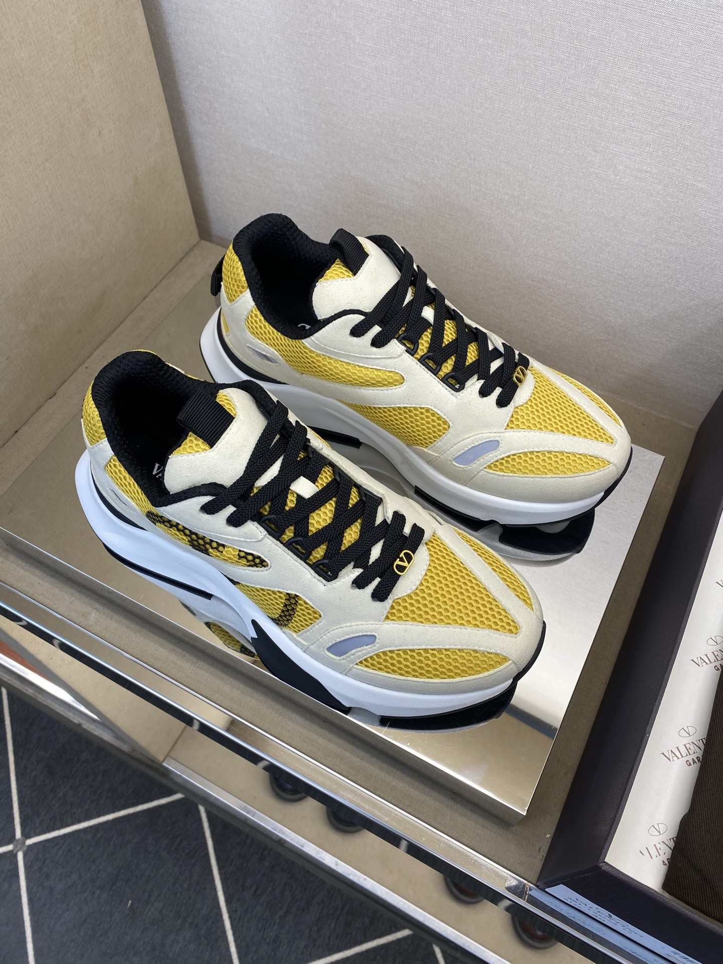 ⚠️VALENTl️⚠️⚠️华伦天奴运动款⚠️正码：39－44⚠️最新时尚休闲运动款，经典大气设计！华伦