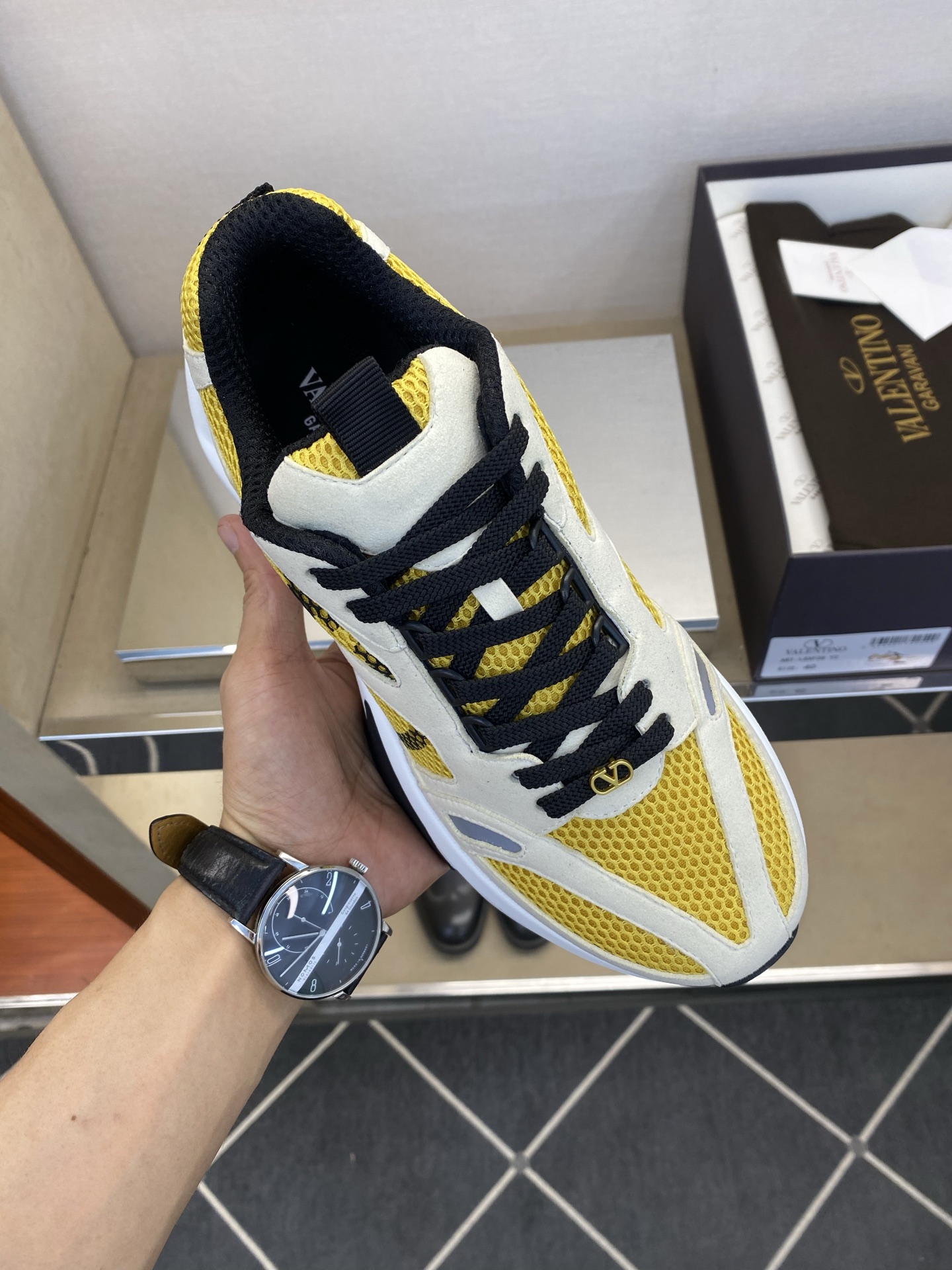 ⚠️VALENTl️⚠️⚠️华伦天奴运动款⚠️正码：39－44⚠️最新时尚休闲运动款，经典大气设计！华伦