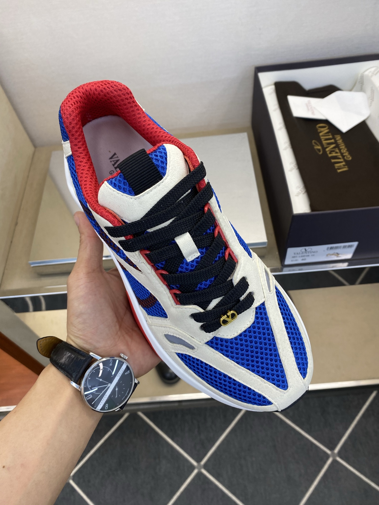 ⚠️VALENTl️⚠️⚠️华伦天奴运动款⚠️正码：39－44⚠️最新时尚休闲运动款，经典大气设计！华伦