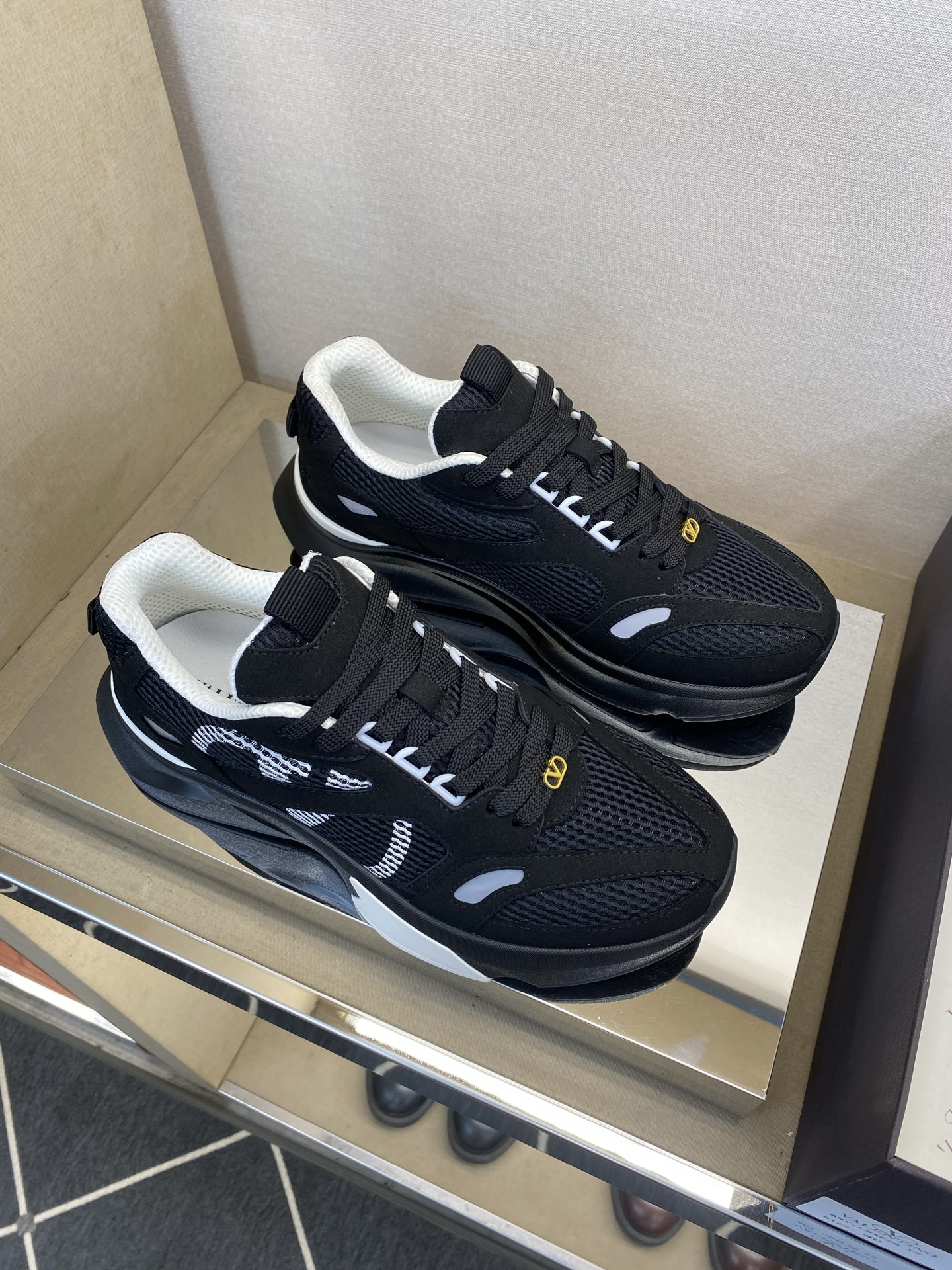 ⚠️VALENTl️⚠️⚠️华伦天奴运动款⚠️正码：39－44⚠️最新时尚休闲运动款，经典大气设计！华伦