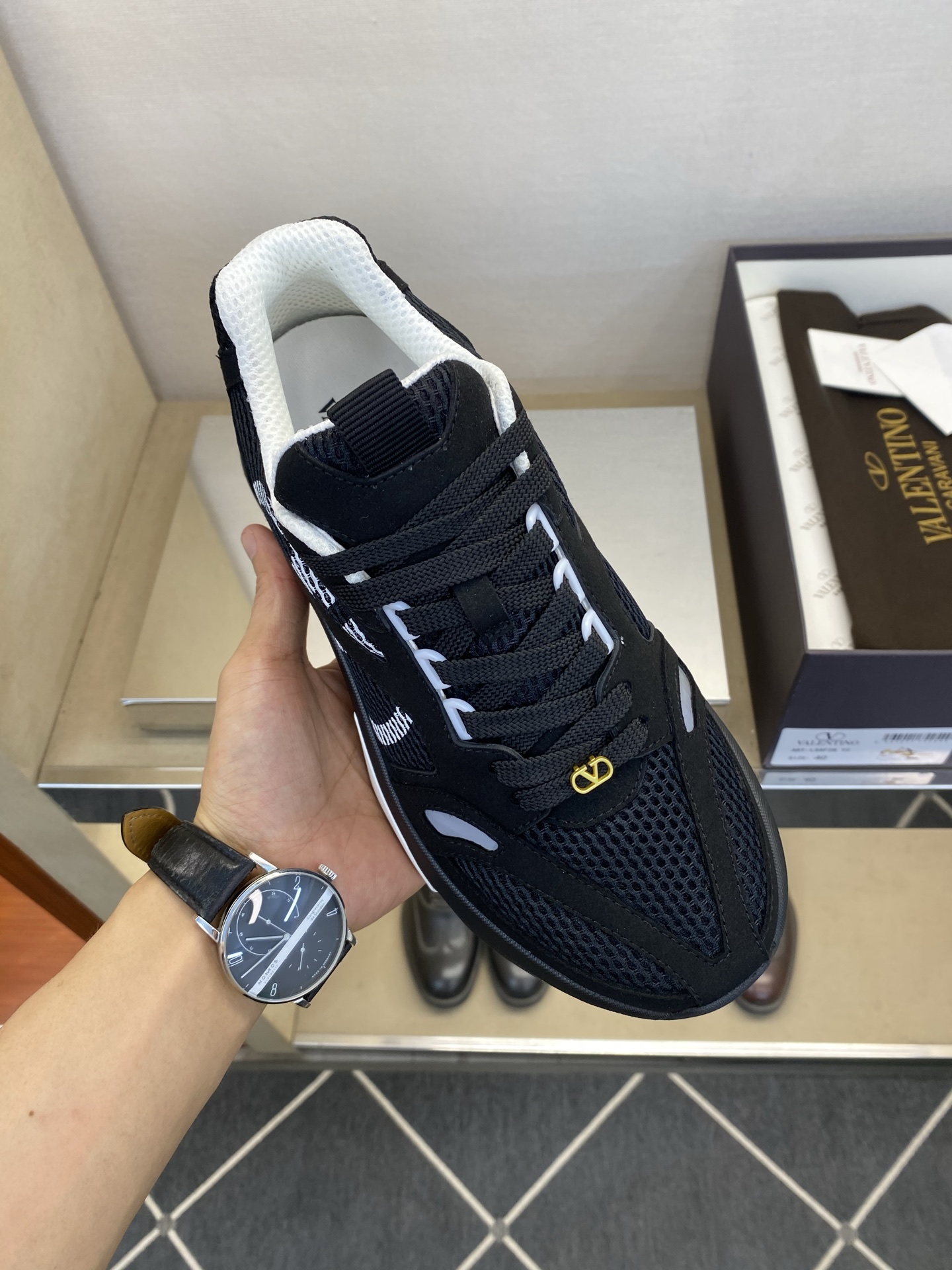 ⚠️VALENTl️⚠️⚠️华伦天奴运动款⚠️正码：39－44⚠️最新时尚休闲运动款，经典大气设计！华伦