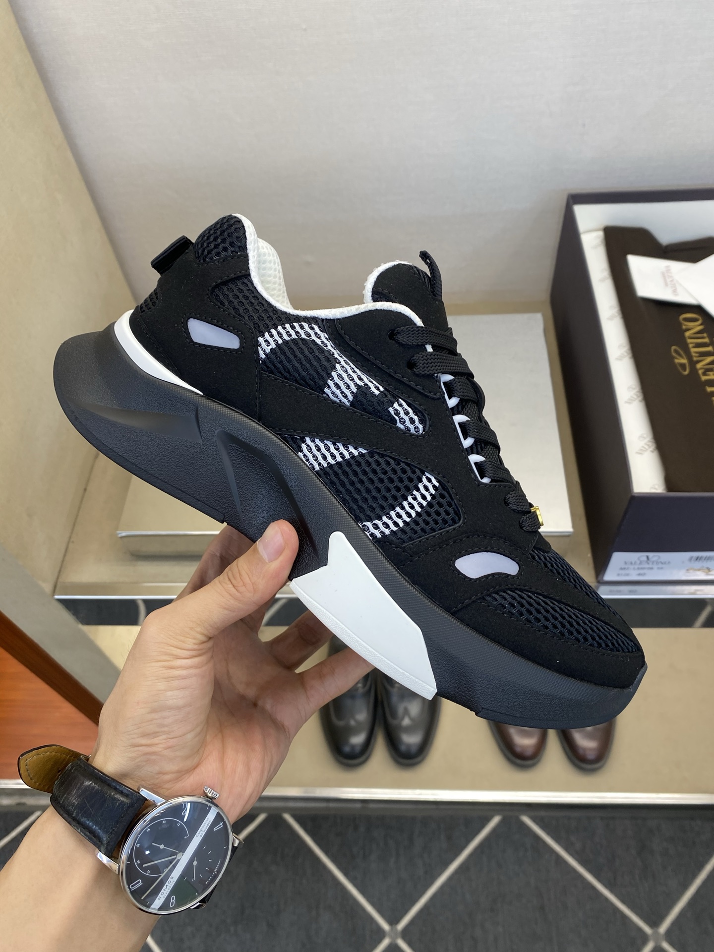 ⚠️VALENTl️⚠️⚠️华伦天奴运动款⚠️正码：39－44⚠️最新时尚休闲运动款，经典大气设计！华伦