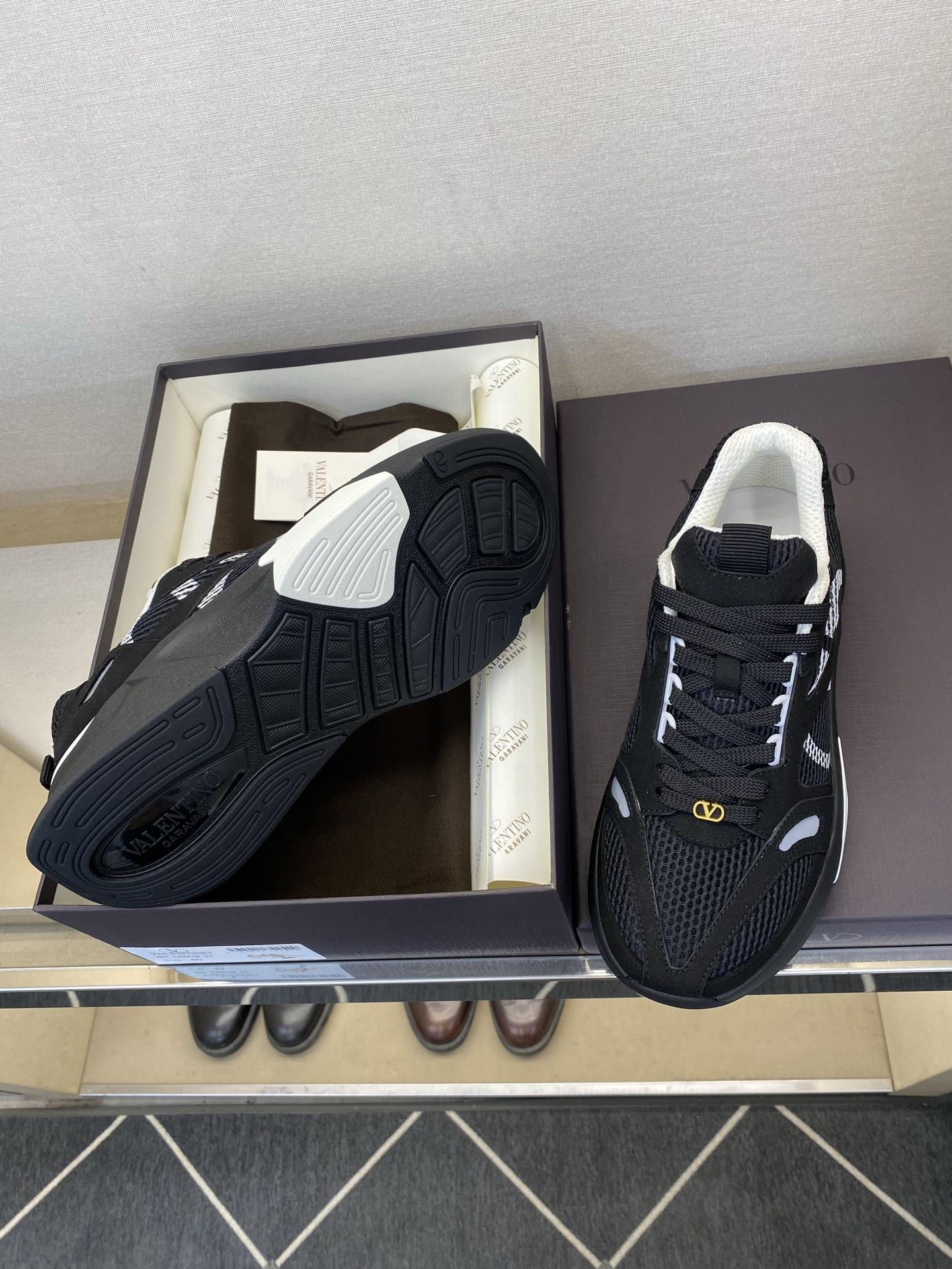 ⚠️VALENTl️⚠️⚠️华伦天奴运动款⚠️正码：39－44⚠️最新时尚休闲运动款，经典大气设计！华伦