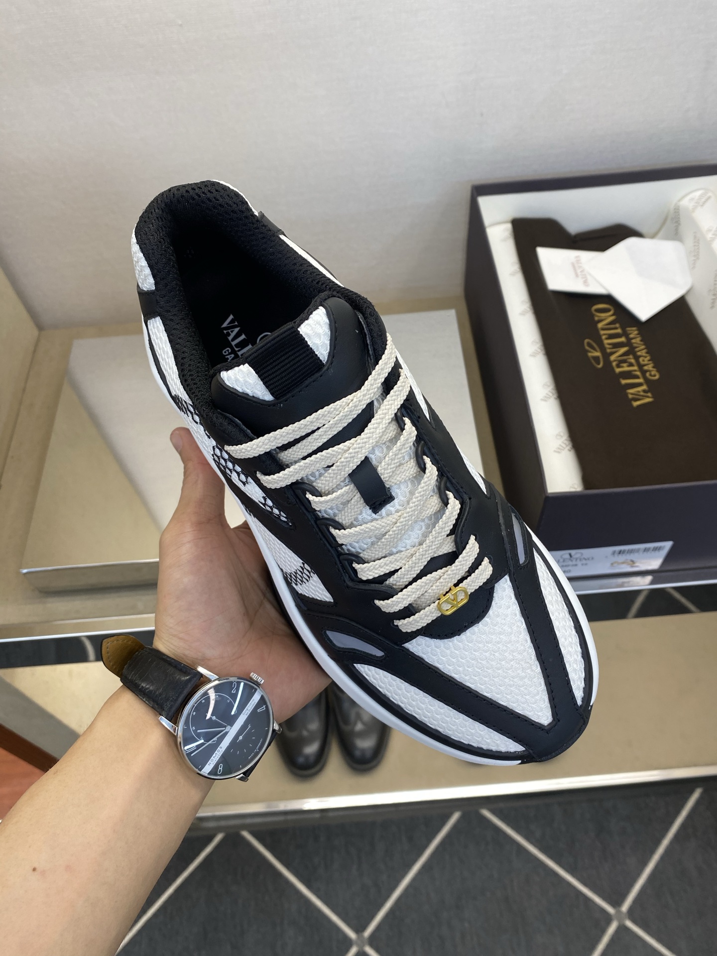 ⚠️VALENTl️⚠️⚠️华伦天奴运动款⚠️正码：39－44⚠️最新时尚休闲运动款，经典大气设计！华伦