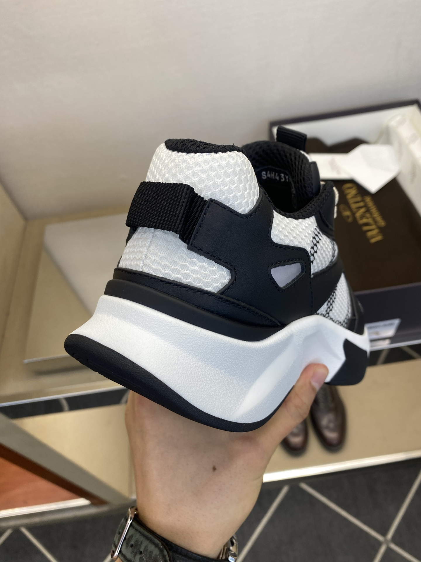 ⚠️VALENTl️⚠️⚠️华伦天奴运动款⚠️正码：39－44⚠️最新时尚休闲运动款，经典大气设计！华伦