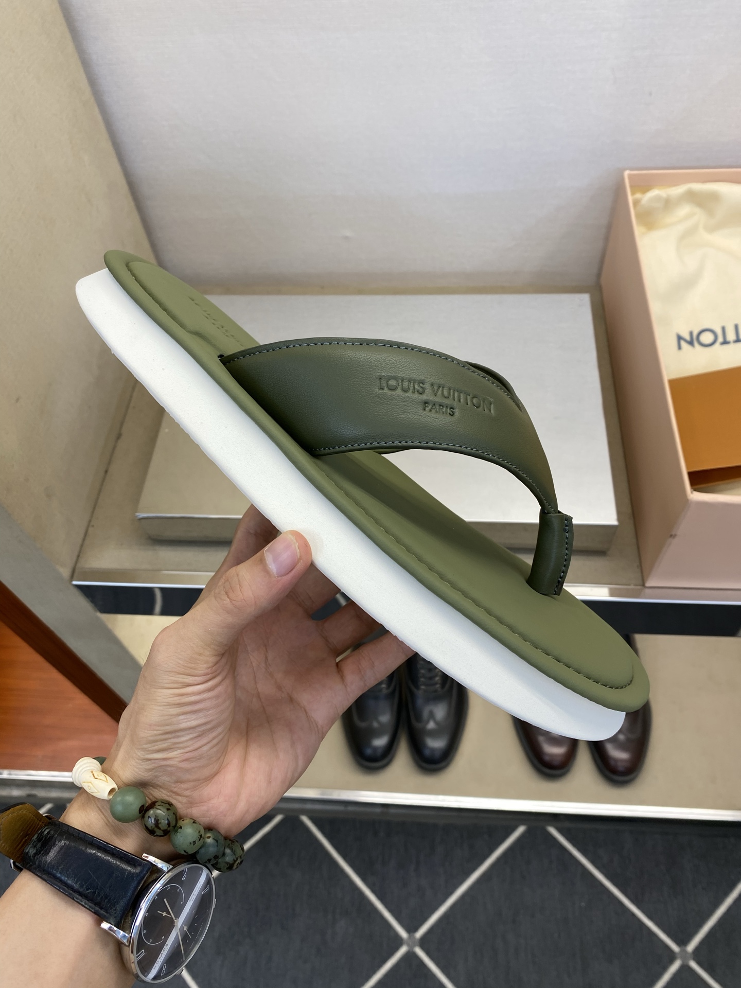 루이비통 신발 129598 Louis Vuitton Shoes 썸네일 이미지