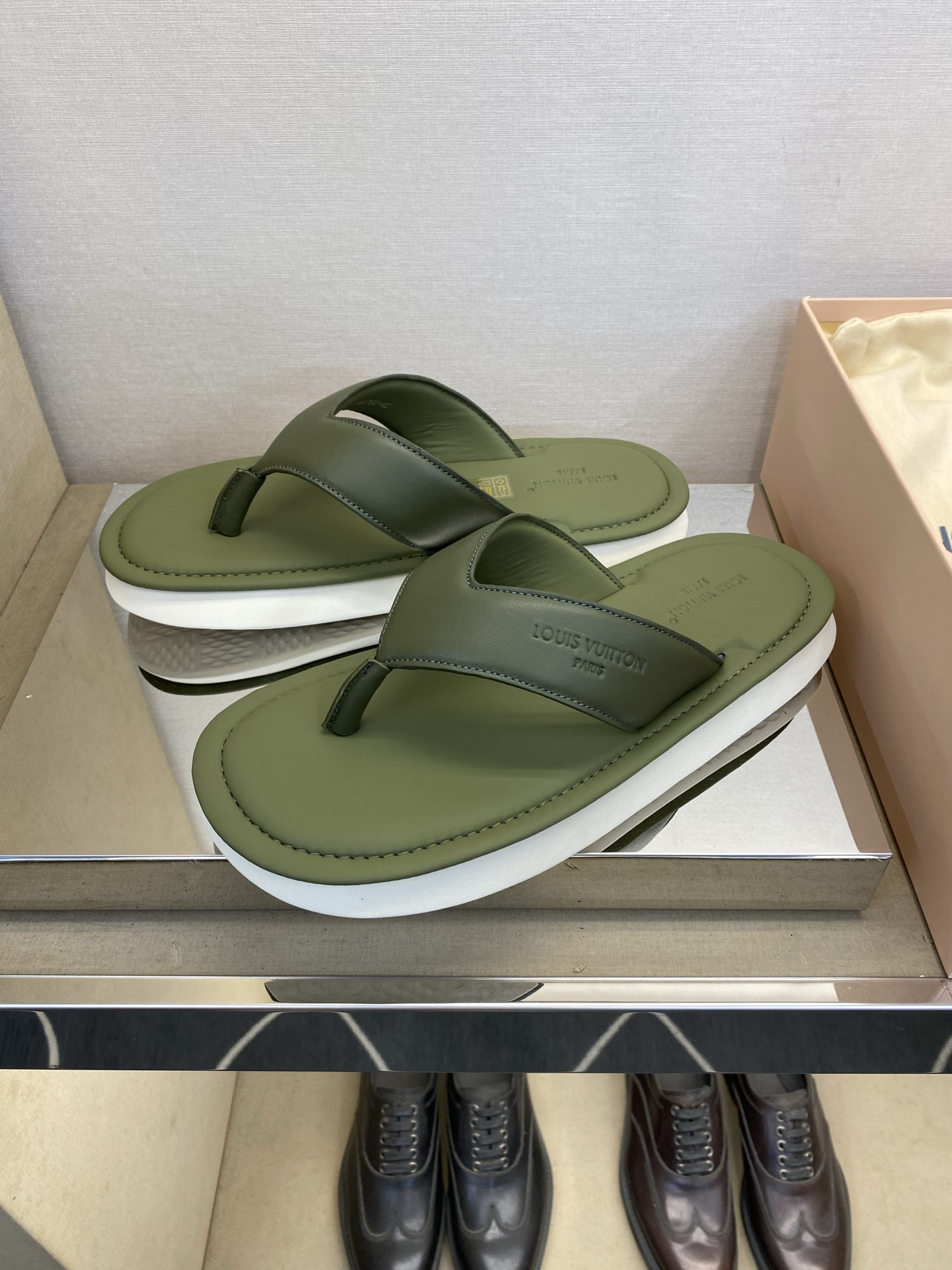 루이비통 신발 129598 Louis Vuitton Shoes 썸네일 이미지