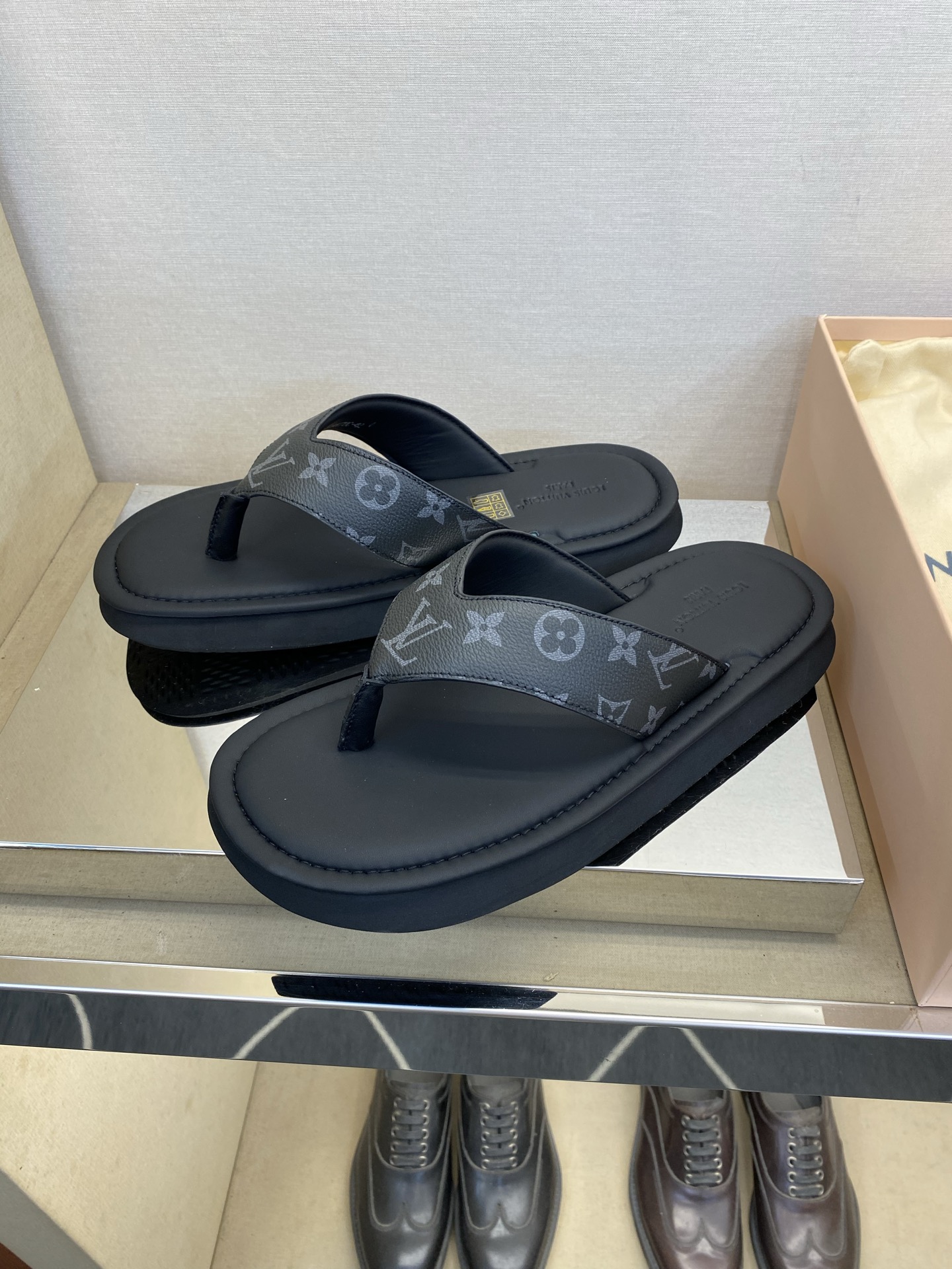 루이비통 신발 129597 Louis Vuitton Shoes 썸네일 이미지