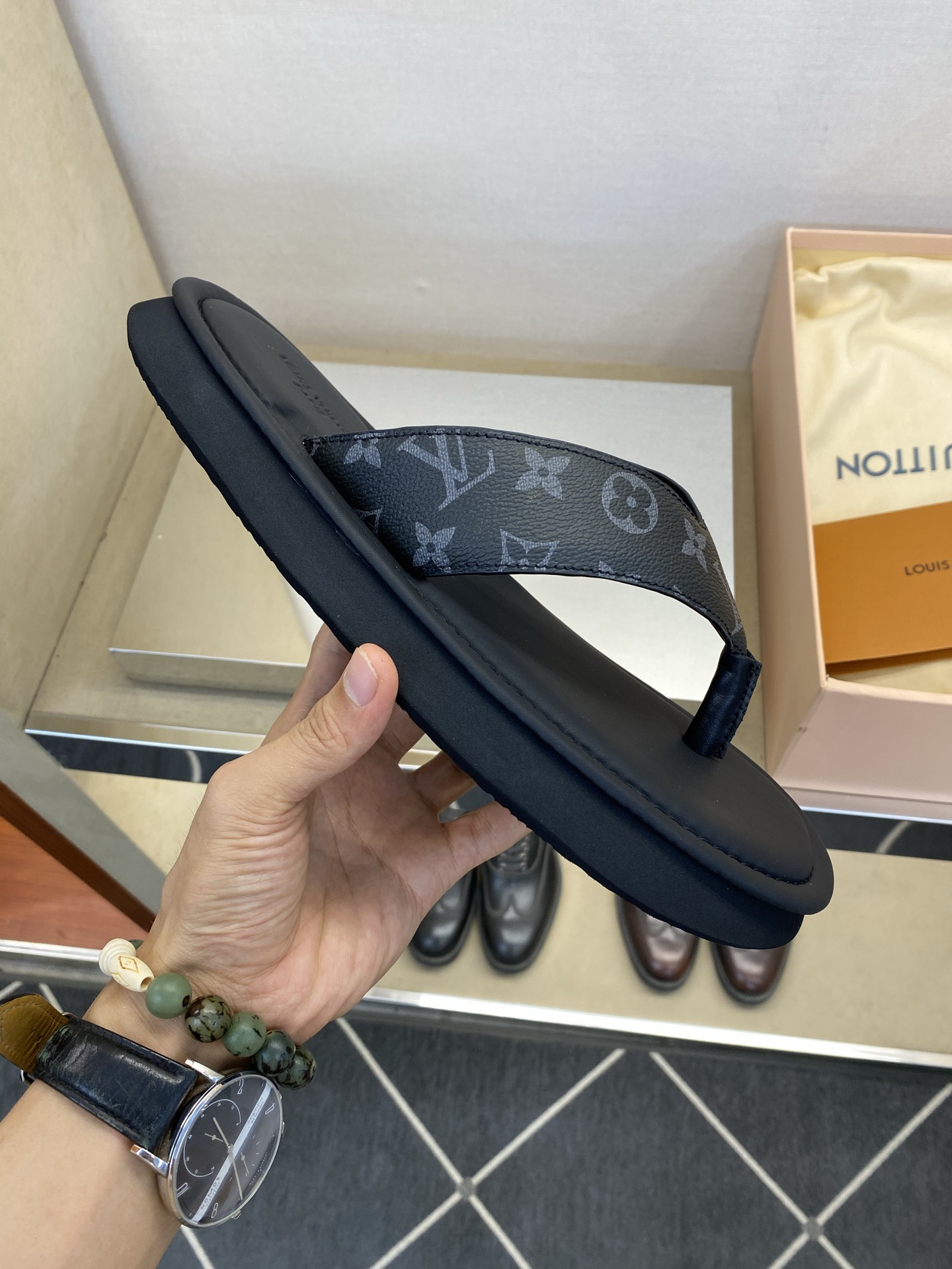 루이비통 신발 129597 Louis Vuitton Shoes 썸네일 이미지