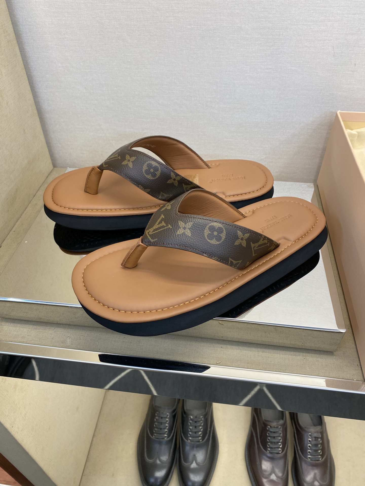 루이비통 신발 129596 Louis Vuitton Shoes 썸네일 이미지
