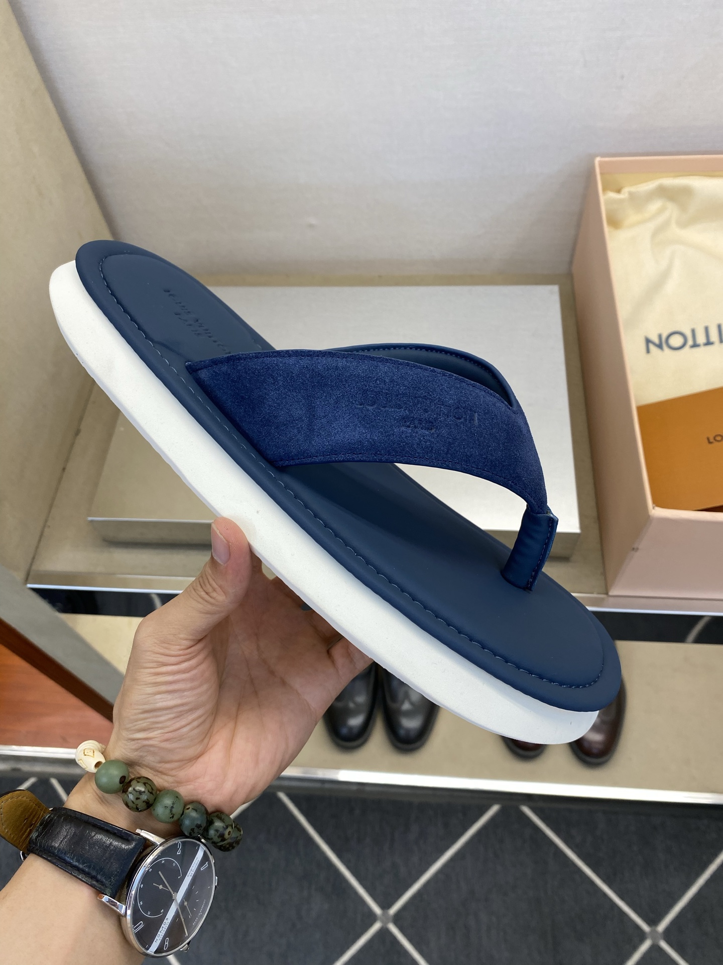 루이비통 신발 129593 Louis Vuitton Shoes 썸네일 이미지