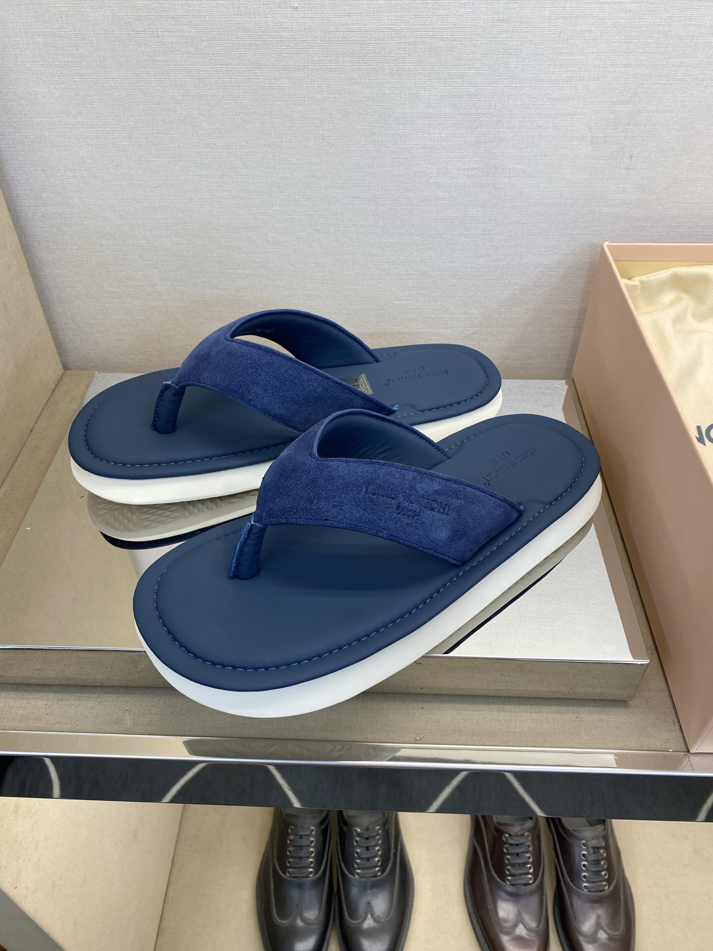 루이비통 신발 129593 Louis Vuitton Shoes 썸네일 이미지