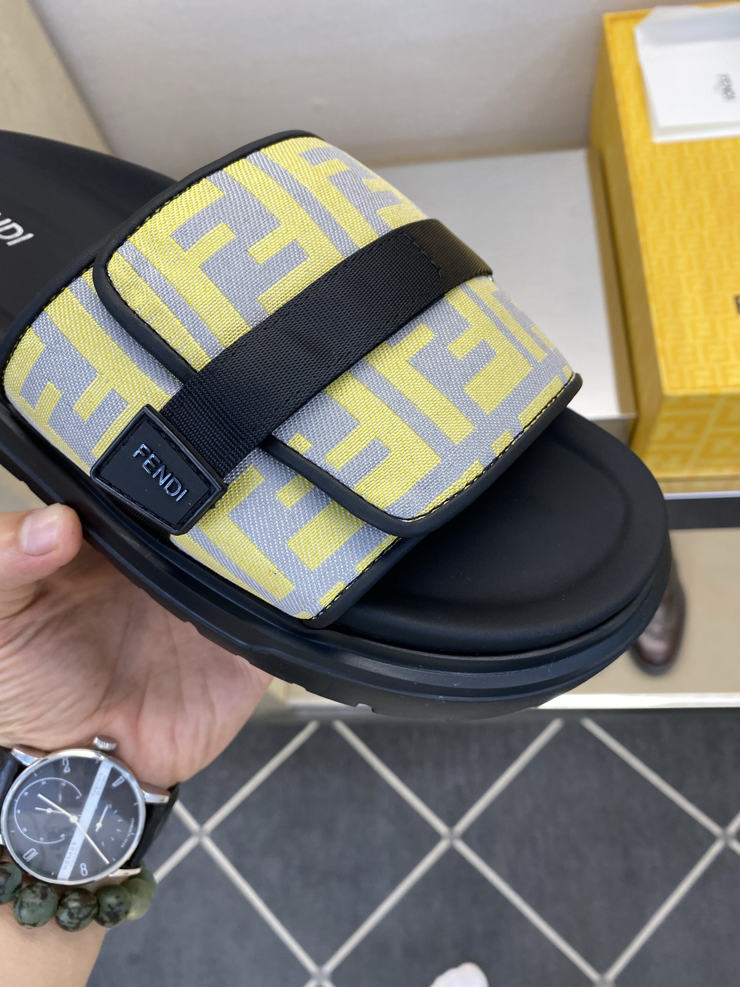 ⚠️F E N D⚠️高品质，顶尖工艺品⚠️男士拖鞋⚠️正码：39－44，38 45 46订制⚠最新夏季
