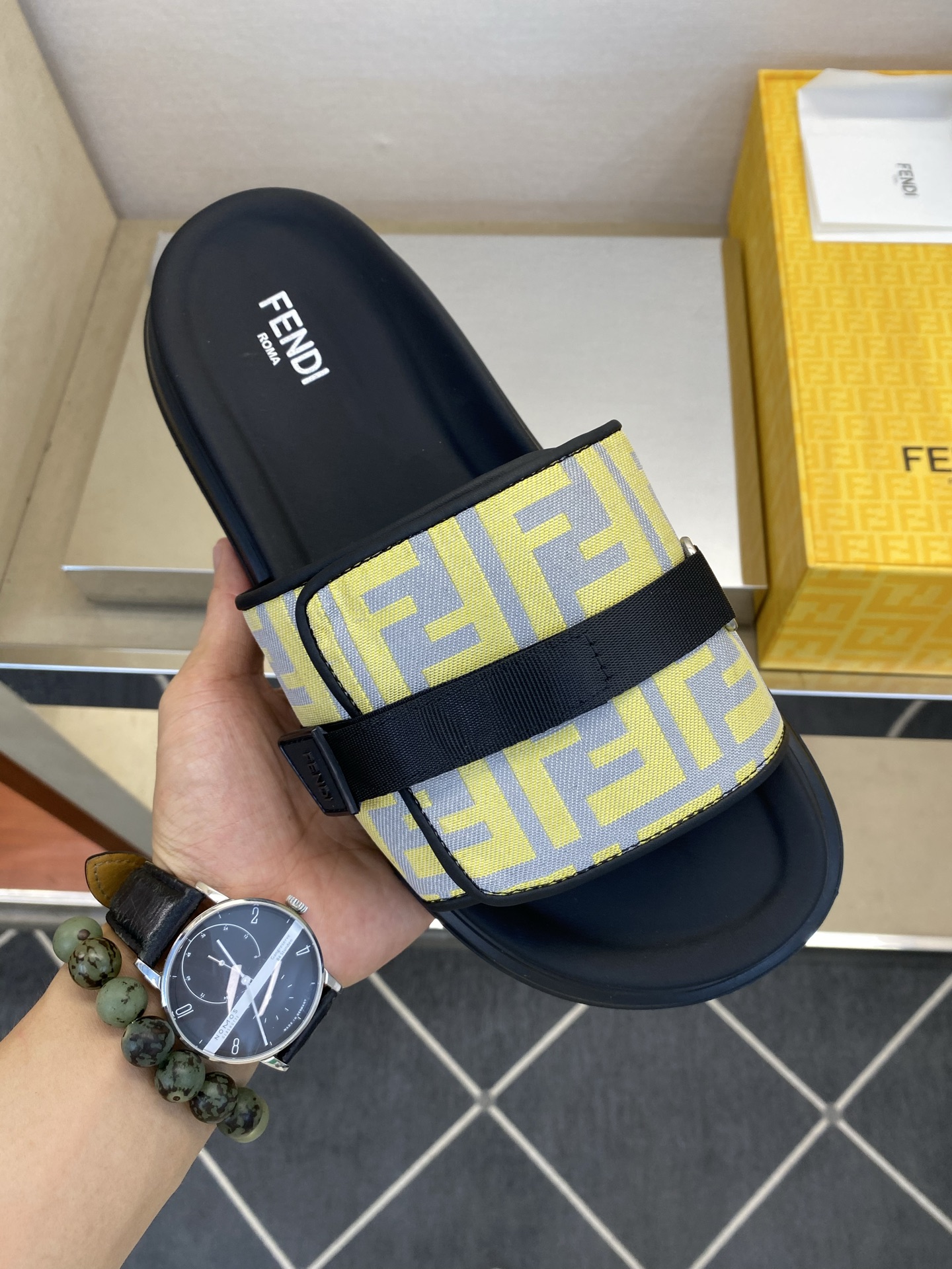 ⚠️F E N D⚠️高品质，顶尖工艺品⚠️男士拖鞋⚠️正码：39－44，38 45 46订制⚠最新夏季