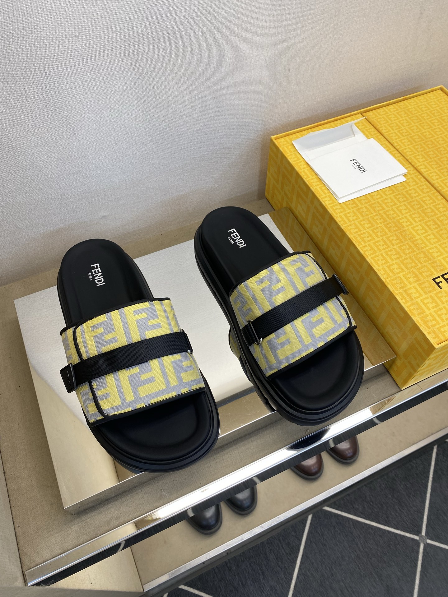⚠️F E N D⚠️高品质，顶尖工艺品⚠️男士拖鞋⚠️正码：39－44，38 45 46订制⚠最新夏季