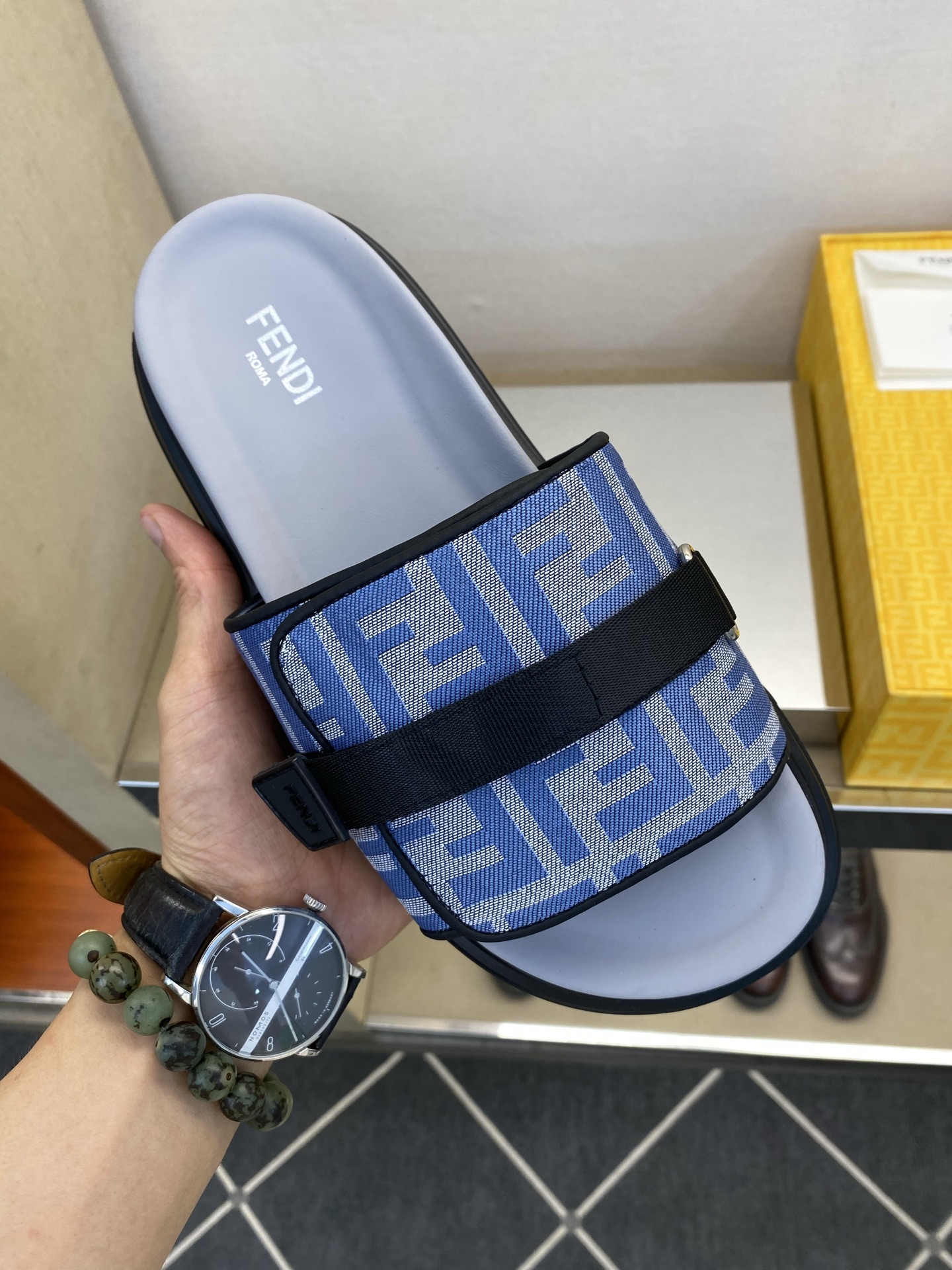 ⚠️F E N D⚠️高品质，顶尖工艺品⚠️男士拖鞋⚠️正码：39－44，38 45 46订制⚠最新夏季