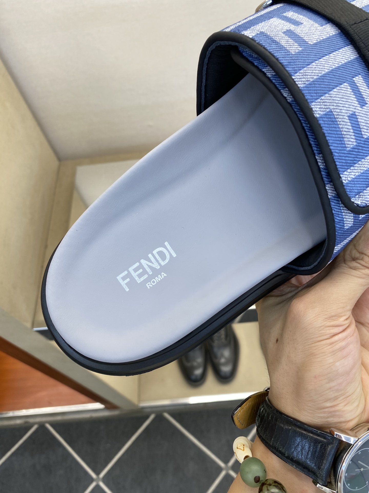 ⚠️F E N D⚠️高品质，顶尖工艺品⚠️男士拖鞋⚠️正码：39－44，38 45 46订制⚠最新夏季