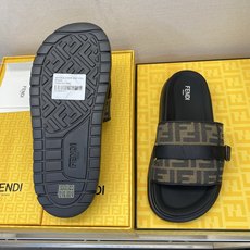 ⚠️F E N D⚠️高品质,顶尖工艺品⚠️男士拖鞋⚠️正码:39-44,38 45 46订制⚠最新夏季 ⚠️F E N D⚠️高品质,顶尖工艺品⚠️男士拖鞋⚠️正码:39-44,38 45 46订制⚠最新夏季