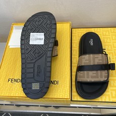 ⚠️F E N D⚠️高品质,顶尖工艺品⚠️男士拖鞋⚠️正码:39-44,38 45 46订制⚠最新夏季 ⚠️F E N D⚠️高品质,顶尖工艺品⚠️男士拖鞋⚠️正码:39-44,38 45 46订制⚠最新夏季