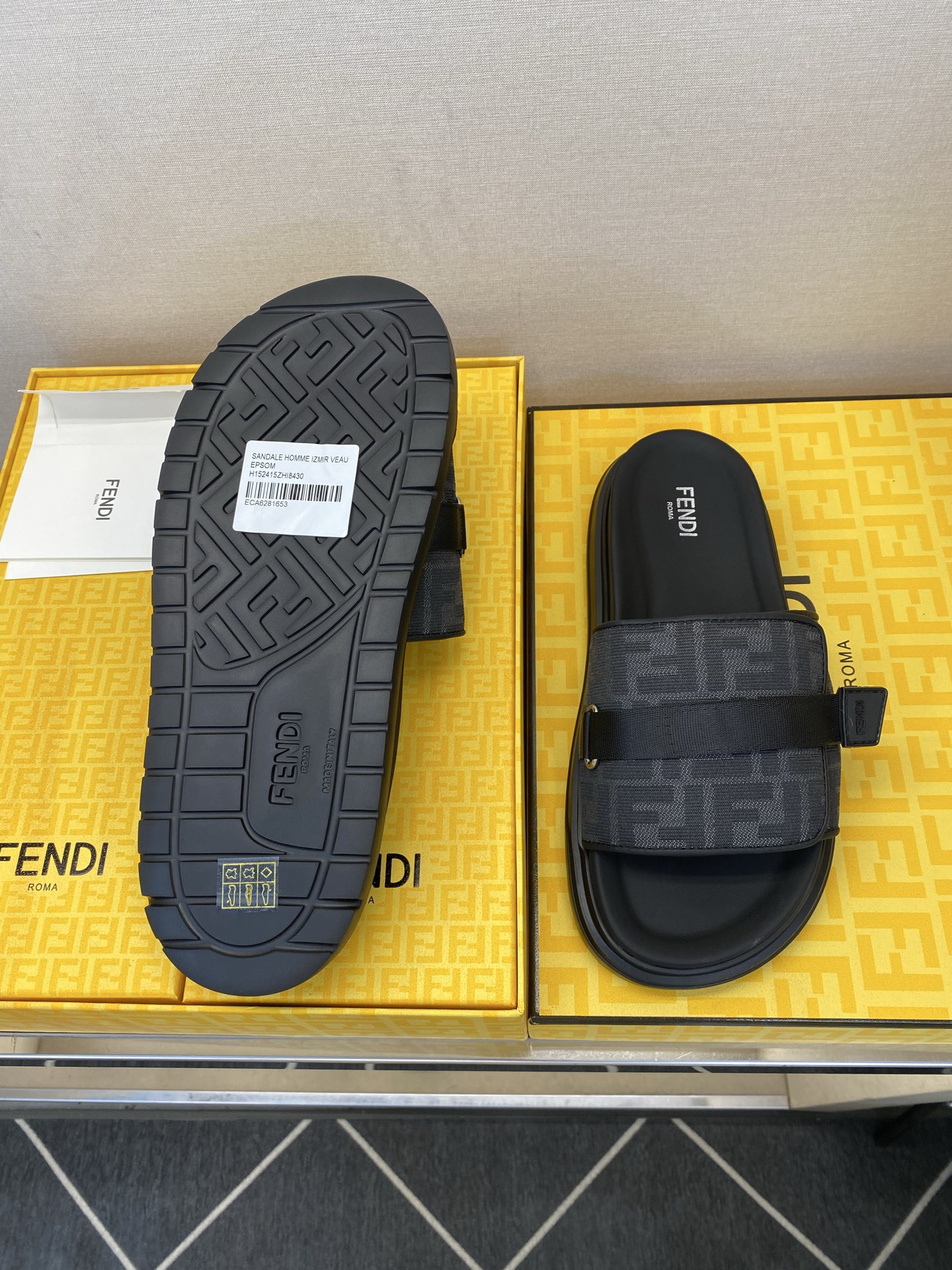 ⚠️F E N D⚠️高品质，顶尖工艺品⚠️男士拖鞋⚠️正码：39－44，38 45 46订制⚠最新夏季