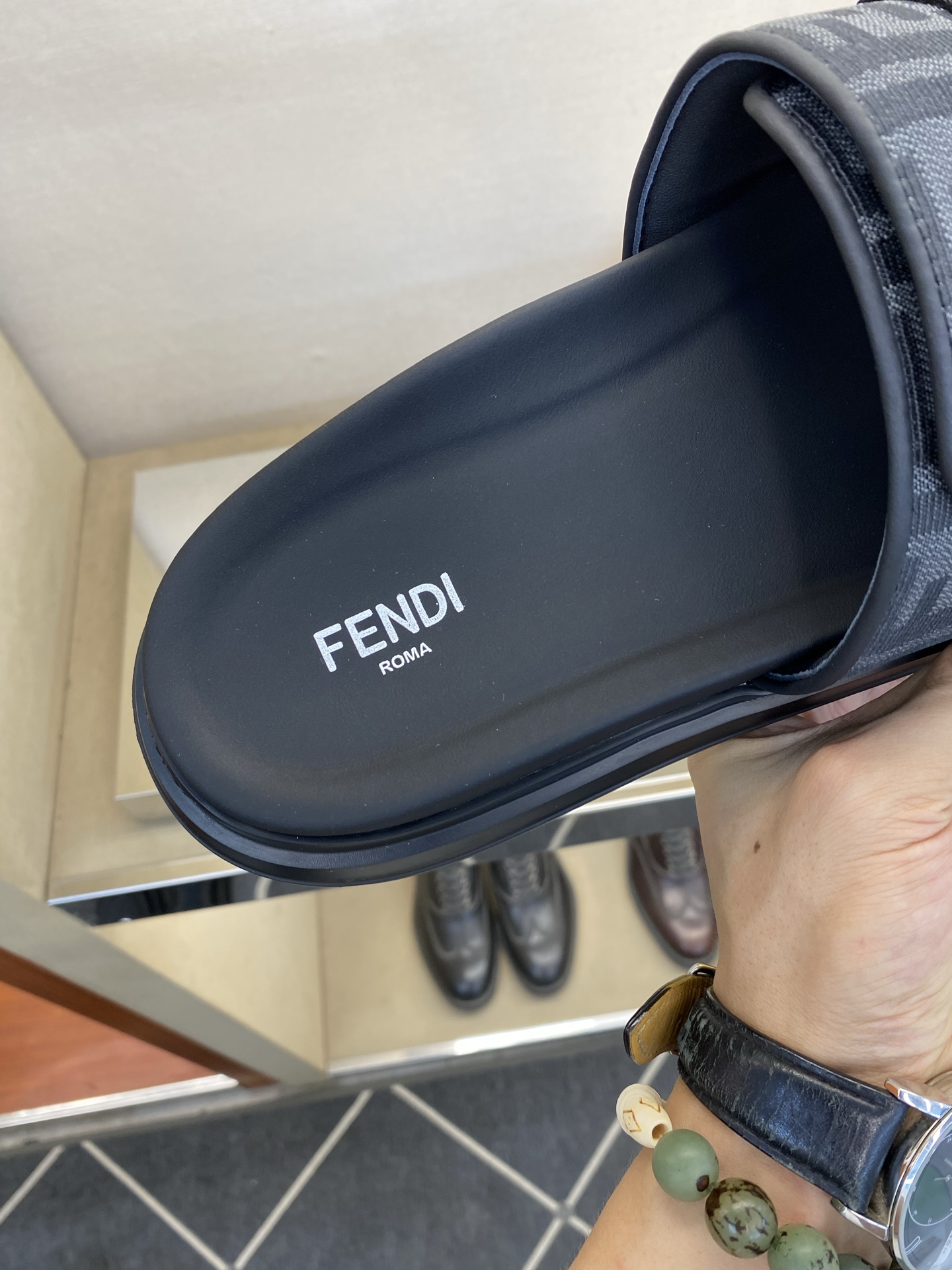 ⚠️F E N D⚠️高品质，顶尖工艺品⚠️男士拖鞋⚠️正码：39－44，38 45 46订制⚠最新夏季
