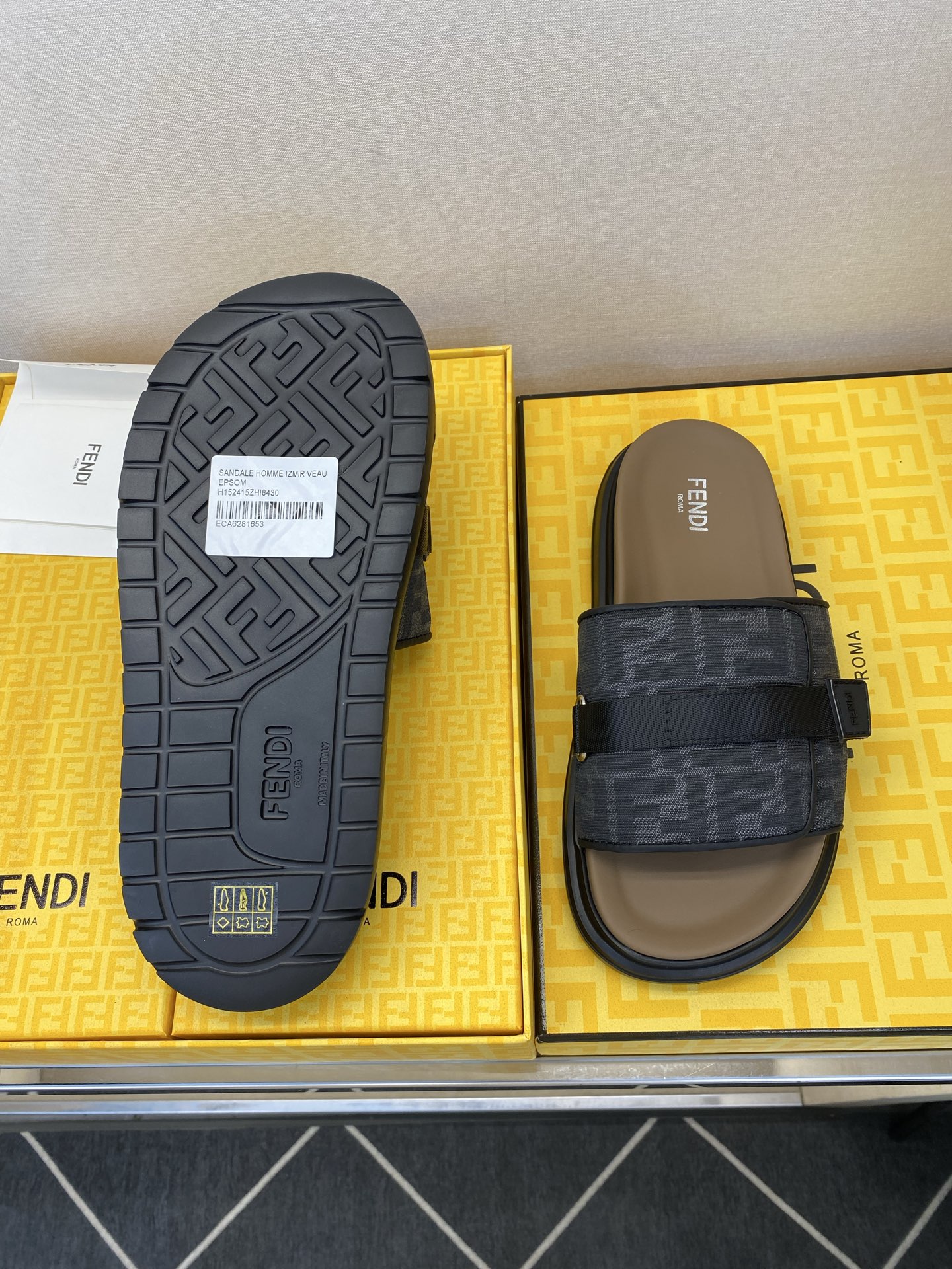 ⚠️F E N D⚠️高品质，顶尖工艺品⚠️男士拖鞋⚠️正码：39－44，38 45 46订制⚠最新夏季