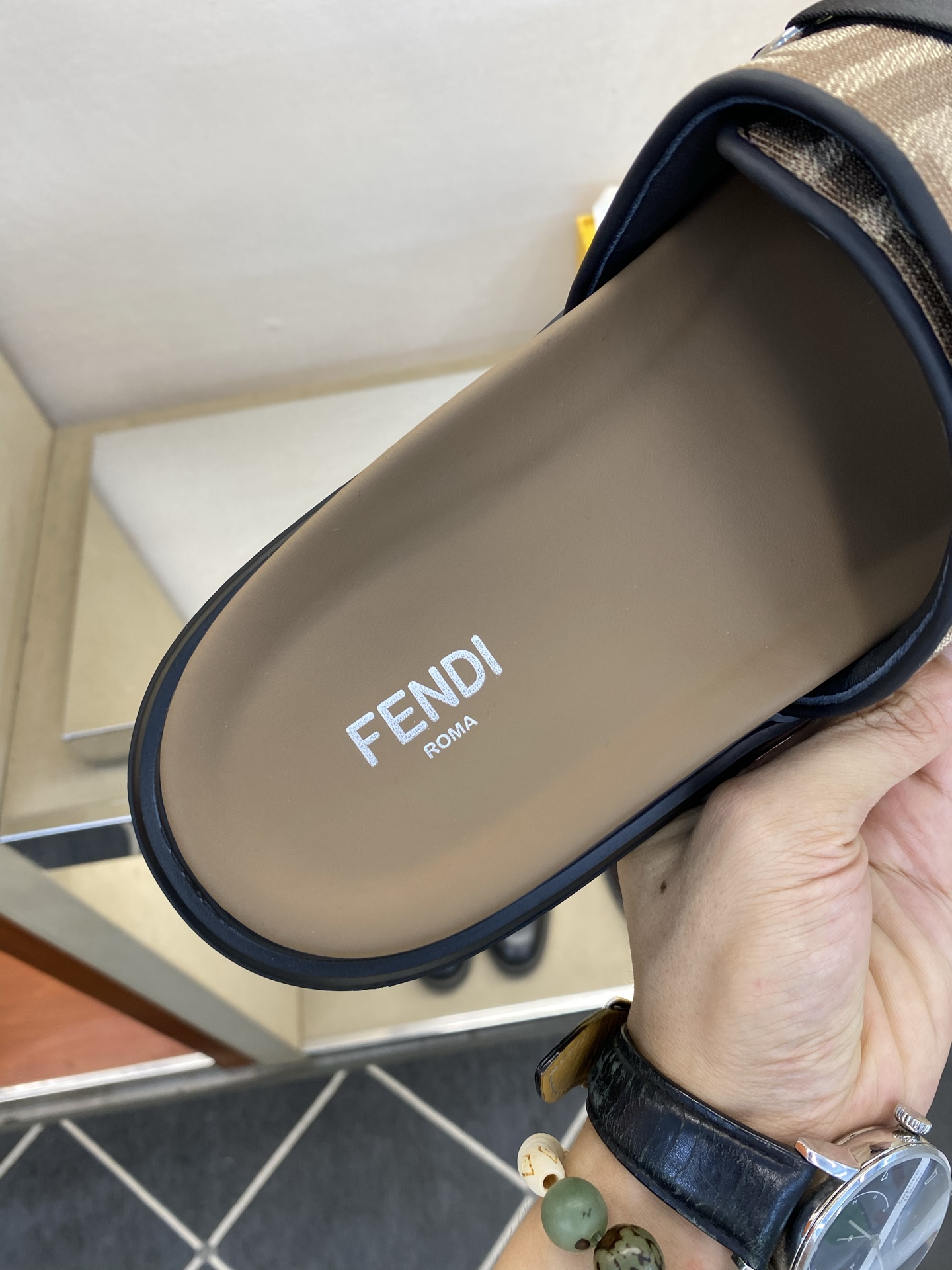 ⚠️F E N D⚠️高品质，顶尖工艺品⚠️男士拖鞋⚠️正码：39－44，38 45 46订制⚠最新夏季