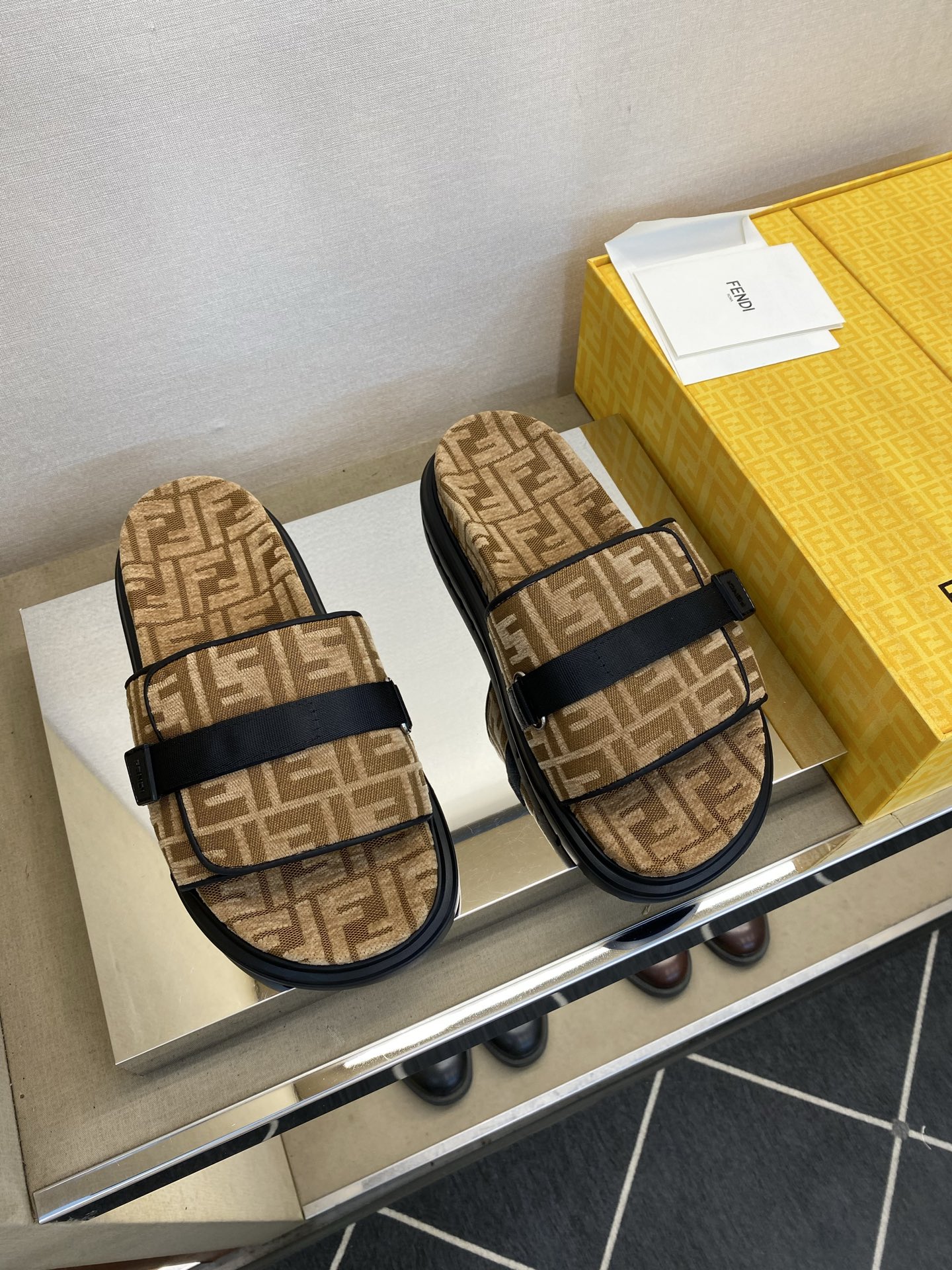 ⚠️F E N D⚠️高品质，顶尖工艺品⚠️男士拖鞋⚠️正码：39－44，38 45 46订制⚠最新夏季