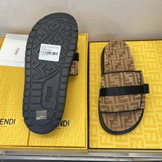 ⚠️F E N D⚠️高品质,顶尖工艺品⚠️男士拖鞋⚠️正码:39-44,38 45 46订制⚠最新夏季 ⚠️F E N D⚠️高品质,顶尖工艺品⚠️男士拖鞋⚠️正码:39-44,38 45 46订制⚠最新夏季