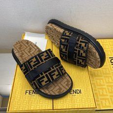 ⚠️F E N D⚠️高品质,顶尖工艺品⚠️男士拖鞋⚠️正码:39-44,38 45 46订制⚠最新夏季 ⚠️F E N D⚠️高品质,顶尖工艺品⚠️男士拖鞋⚠️正码:39-44,38 45 46订制⚠最新夏季