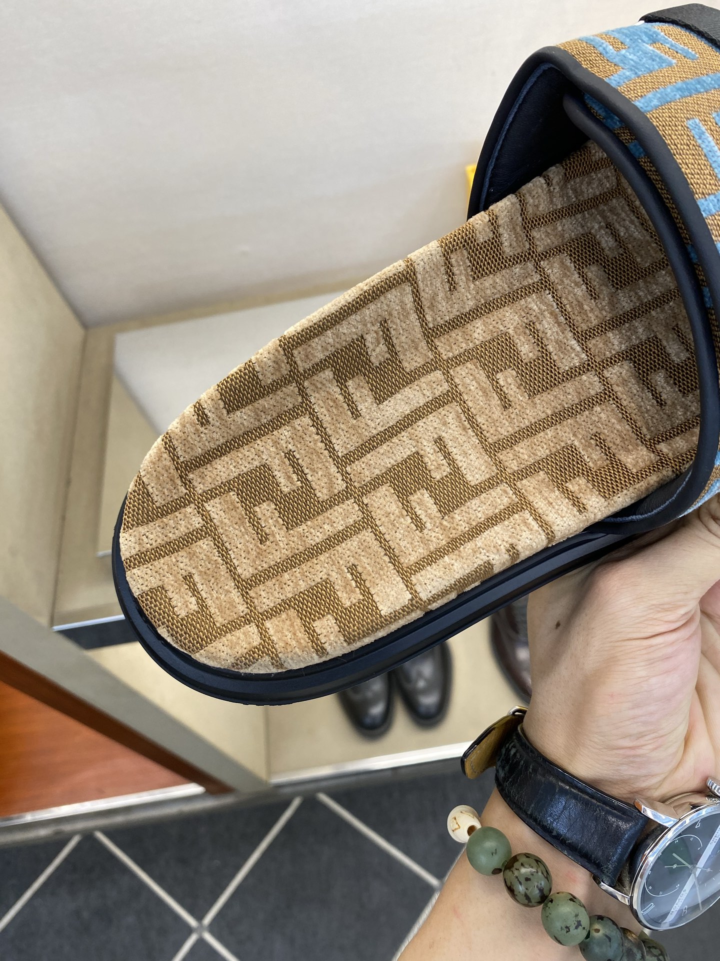 ⚠️F E N D⚠️高品质，顶尖工艺品⚠️男士拖鞋⚠️正码：39－44，38 45 46订制⚠最新夏季