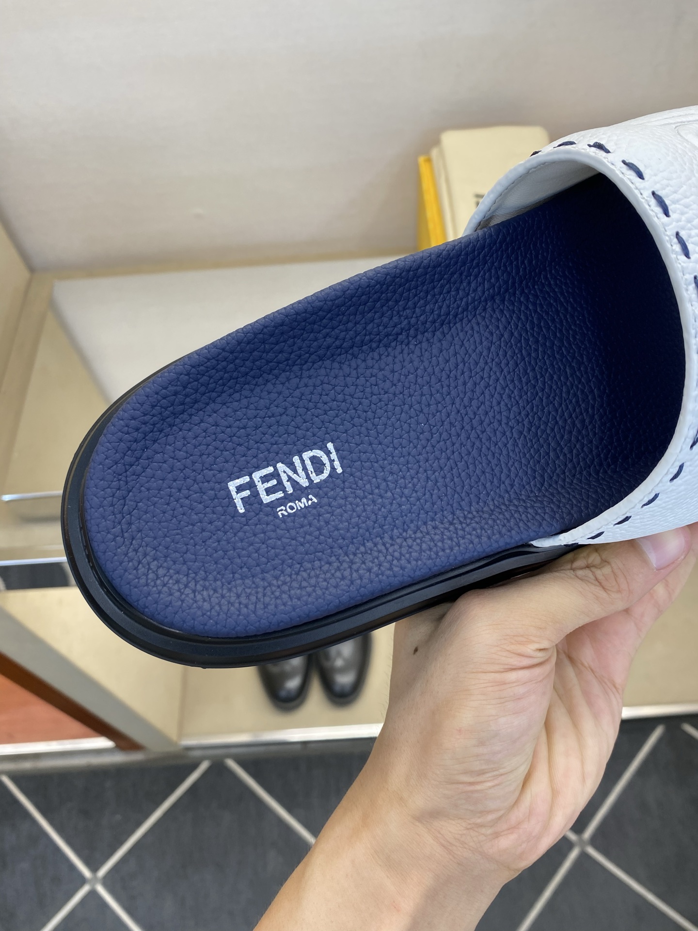 ⚠️F E N D⚠️高品质，顶尖工艺品⚠️男士拖鞋⚠️正码：39－44，38 45 46订制⚠最新夏季