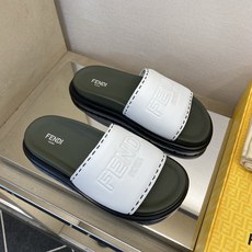 ⚠️F E N D⚠️高品质,顶尖工艺品⚠️男士拖鞋⚠️正码:39-44,38 45 46订制⚠最新夏季 ⚠️F E N D⚠️高品质,顶尖工艺品⚠️男士拖鞋⚠️正码:39-44,38 45 46订制⚠最新夏季