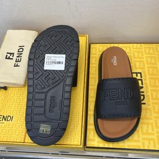 ⚠️F E N D⚠️高品质,顶尖工艺品⚠️男士拖鞋⚠️正码:39-44,38 45 46订制⚠最新夏季 ⚠️F E N D⚠️高品质,顶尖工艺品⚠️男士拖鞋⚠️正码:39-44,38 45 46订制⚠最新夏季