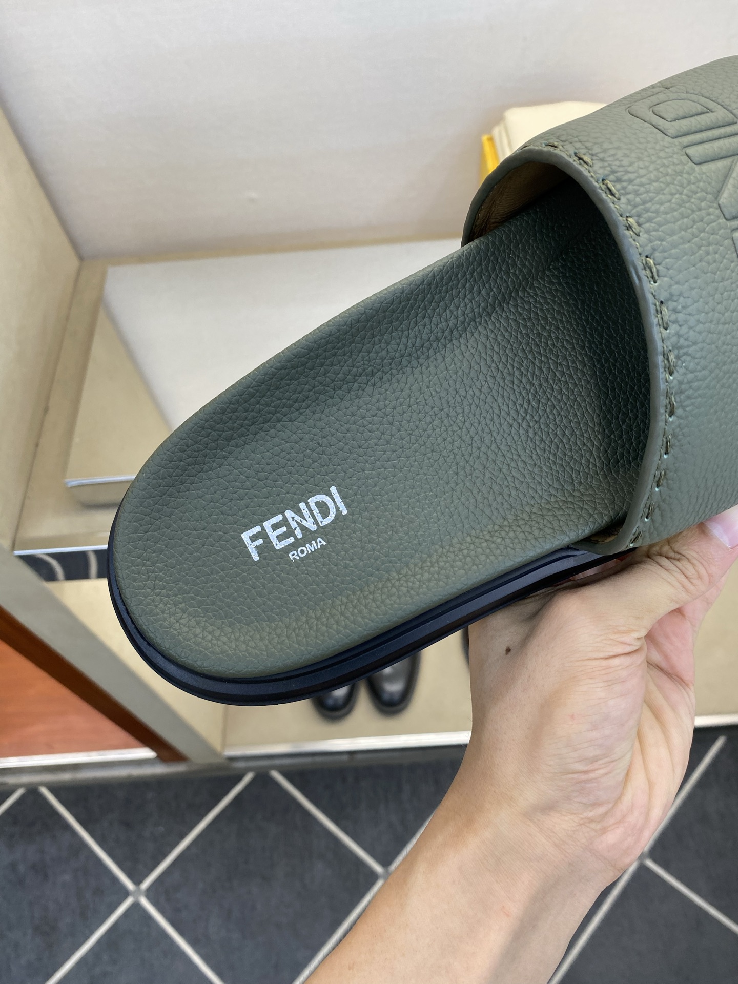 ⚠️F E N D⚠️高品质，顶尖工艺品⚠️男士拖鞋⚠️正码：39－44，38 45 46订制⚠最新夏季
