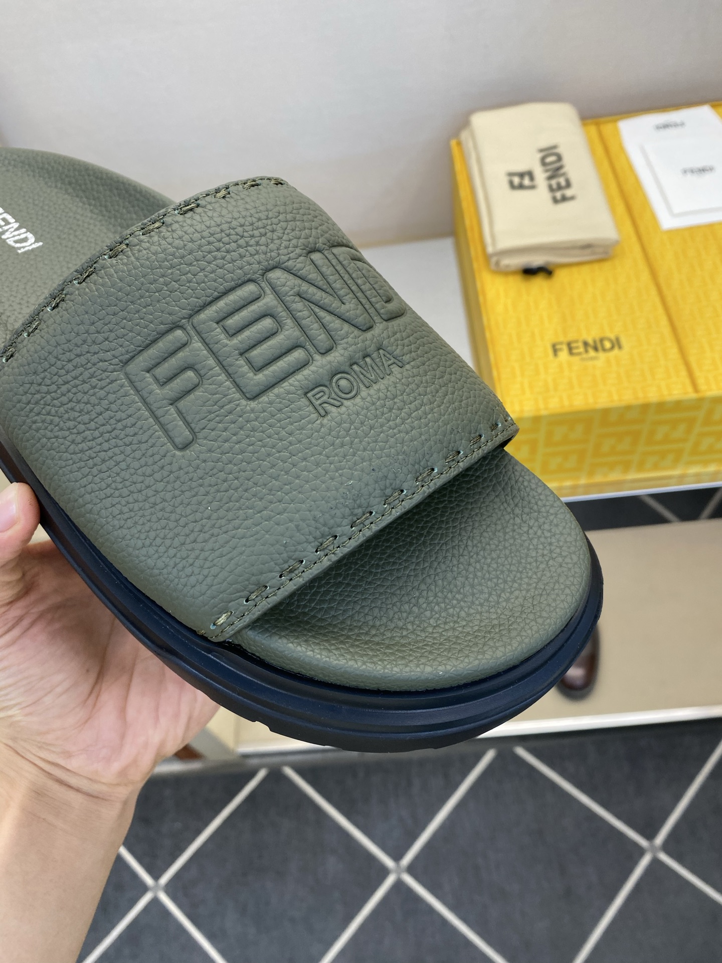 ⚠️F E N D⚠️高品质，顶尖工艺品⚠️男士拖鞋⚠️正码：39－44，38 45 46订制⚠最新夏季