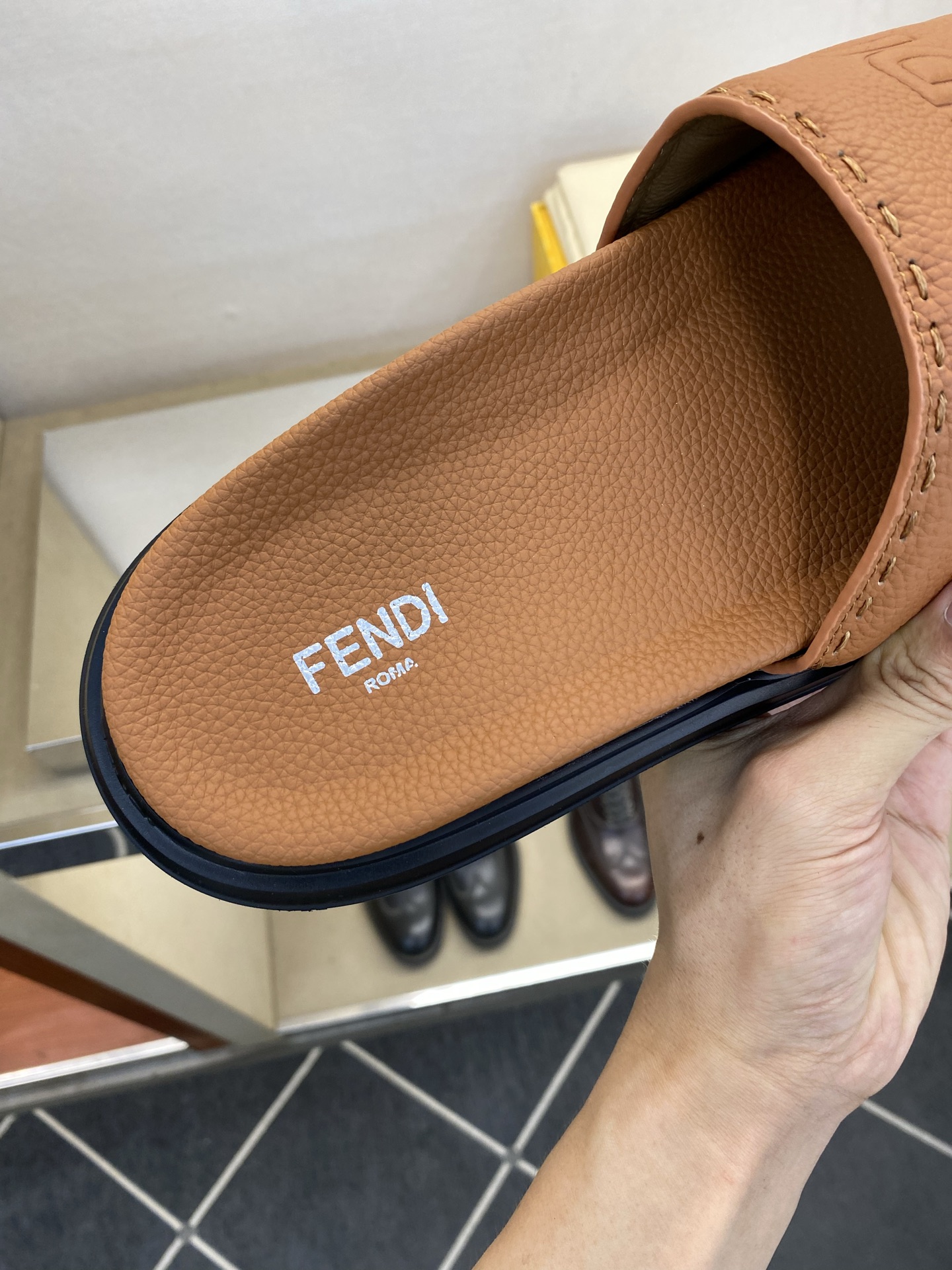 ⚠️F E N D⚠️高品质，顶尖工艺品⚠️男士拖鞋⚠️正码：39－44，38 45 46订制⚠最新夏季