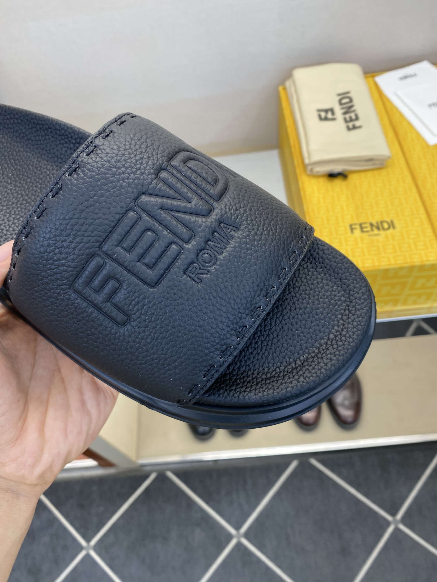 ⚠️F E N D⚠️高品质，顶尖工艺品⚠️男士拖鞋⚠️正码：39－44，38 45 46订制⚠最新夏季