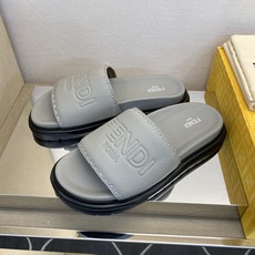 ⚠️F E N D⚠️高品质,顶尖工艺品⚠️男士拖鞋⚠️正码:39-44,38 45 46订制⚠最新夏季 ⚠️F E N D⚠️高品质,顶尖工艺品⚠️男士拖鞋⚠️正码:39-44,38 45 46订制⚠最新夏季