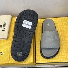 ⚠️F E N D⚠️高品质,顶尖工艺品⚠️男士拖鞋⚠️正码:39-44,38 45 46订制⚠最新夏季 ⚠️F E N D⚠️高品质,顶尖工艺品⚠️男士拖鞋⚠️正码:39-44,38 45 46订制⚠最新夏季