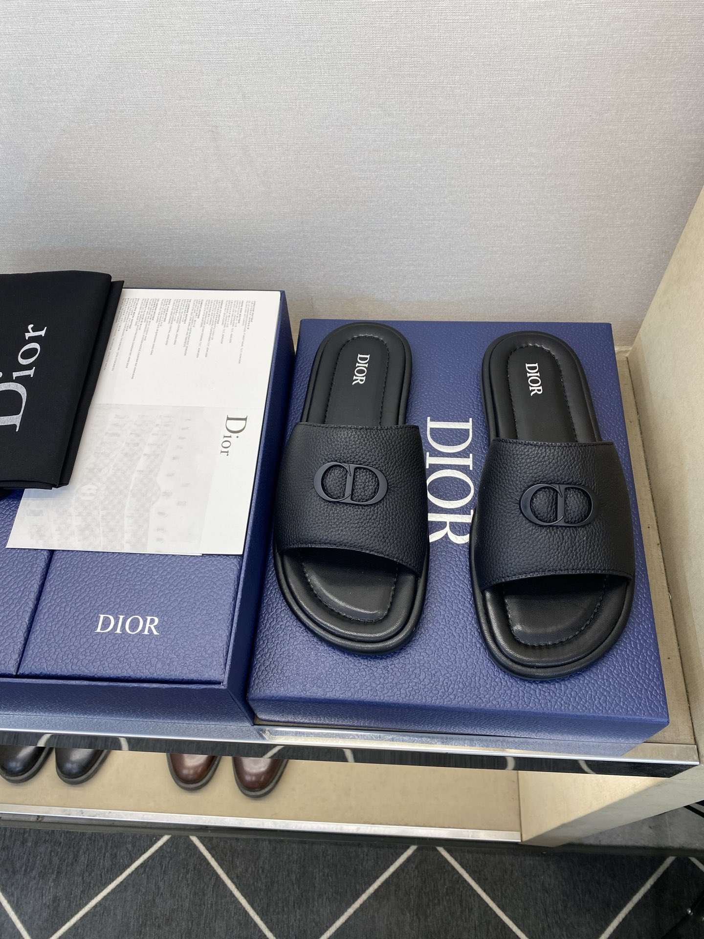 ⚠️Dior ⚠️顶尖工艺品⚠️男士拖鞋⚠️正码：39－44，38 45 46订制⚠最新夏季新款男士皮底